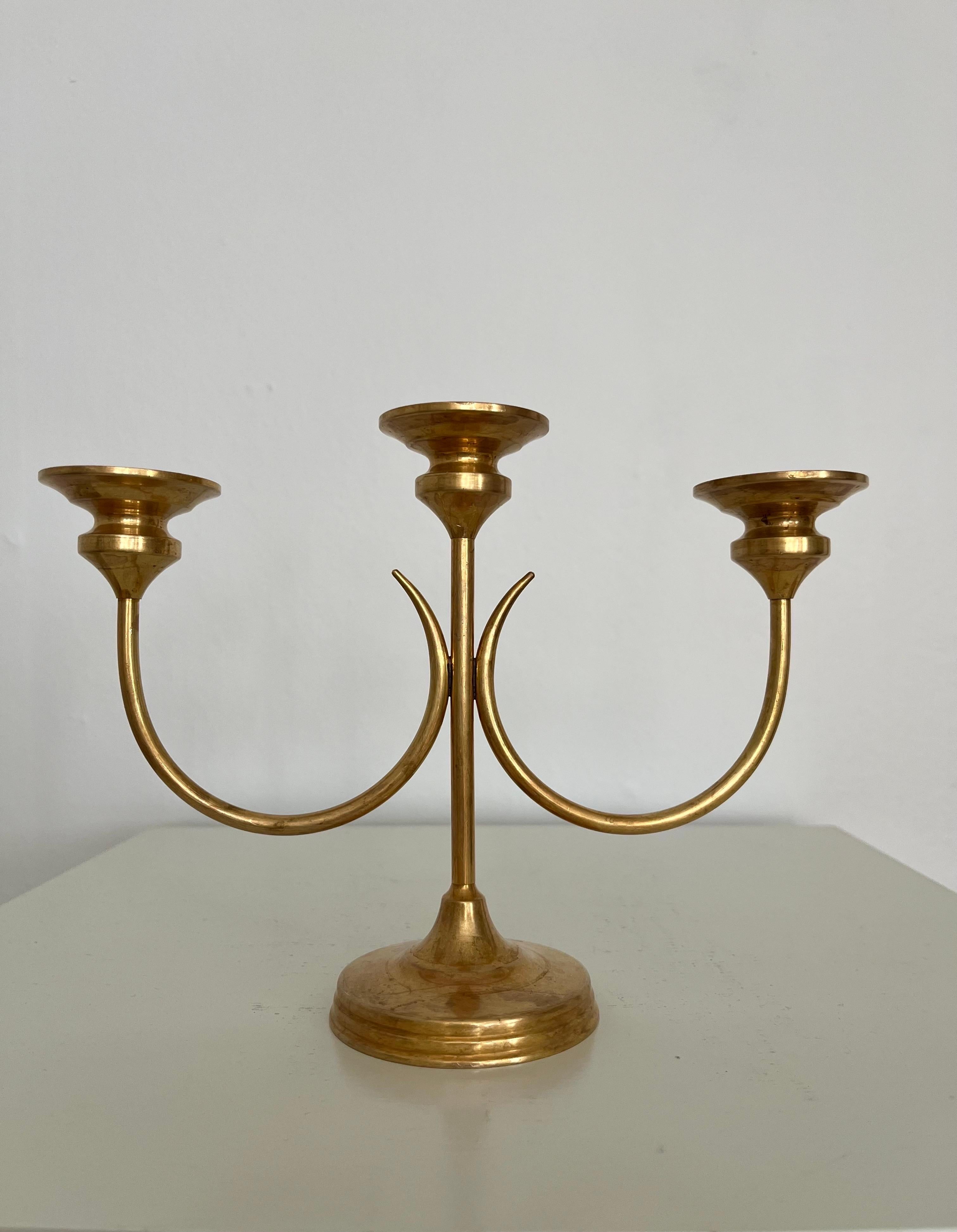 Candelabro svedese a 3 bracci in ottone di metà secolo nello stile di Josef Frank, anni '60 In condizioni buone in vendita a Frederiksberg C, DK