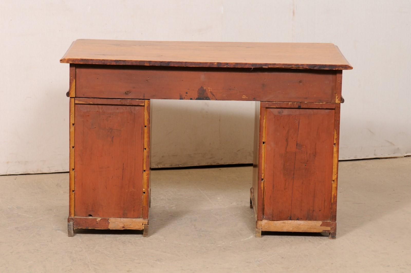Schwedischer breiter, gebogener Birkenholzsockel-Schreibtisch, um 1820-1840 im Angebot 5