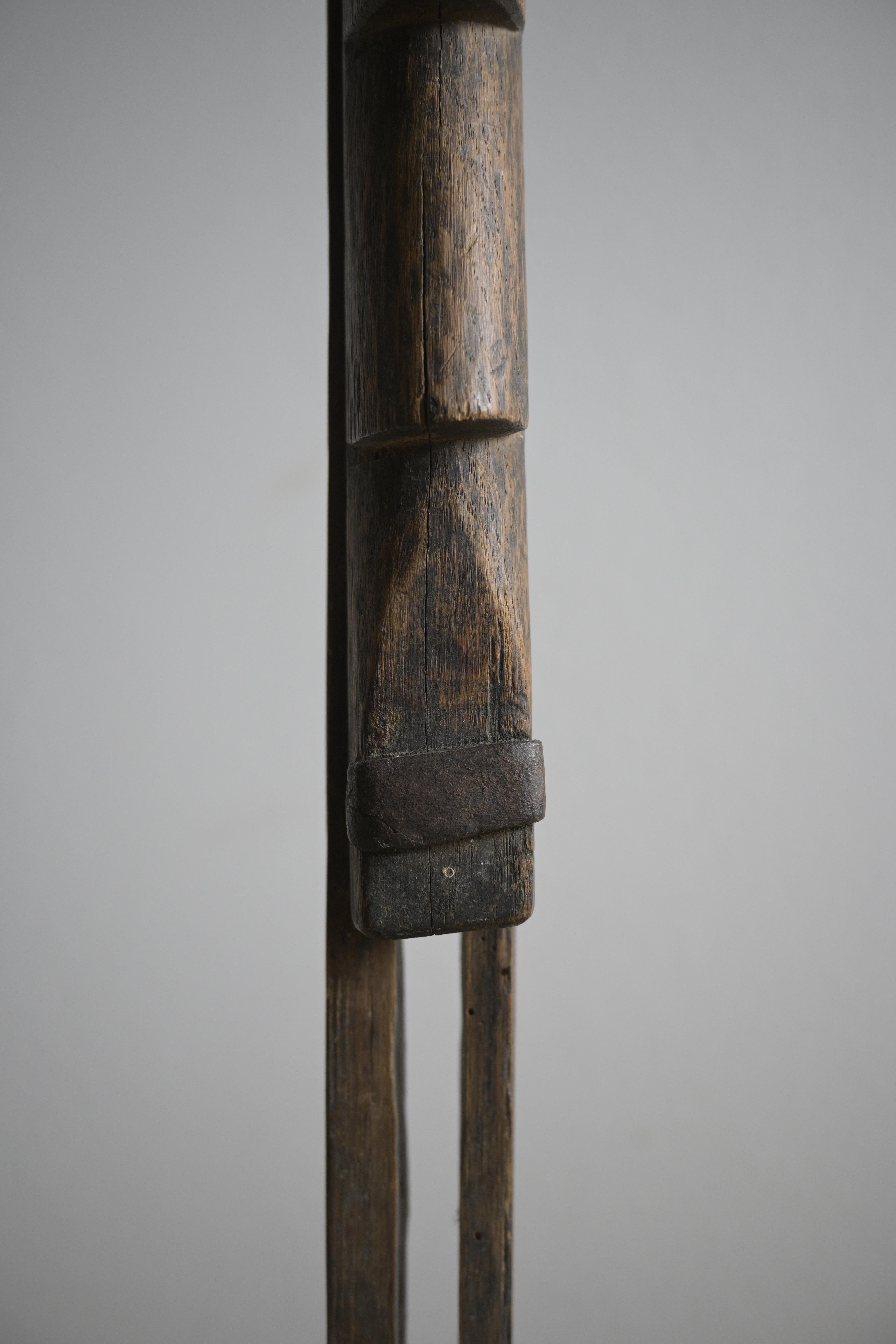 Swedish adjustable Floor Candlestick holder 'Lyskärring', circa 1780-1830 For Sale 4