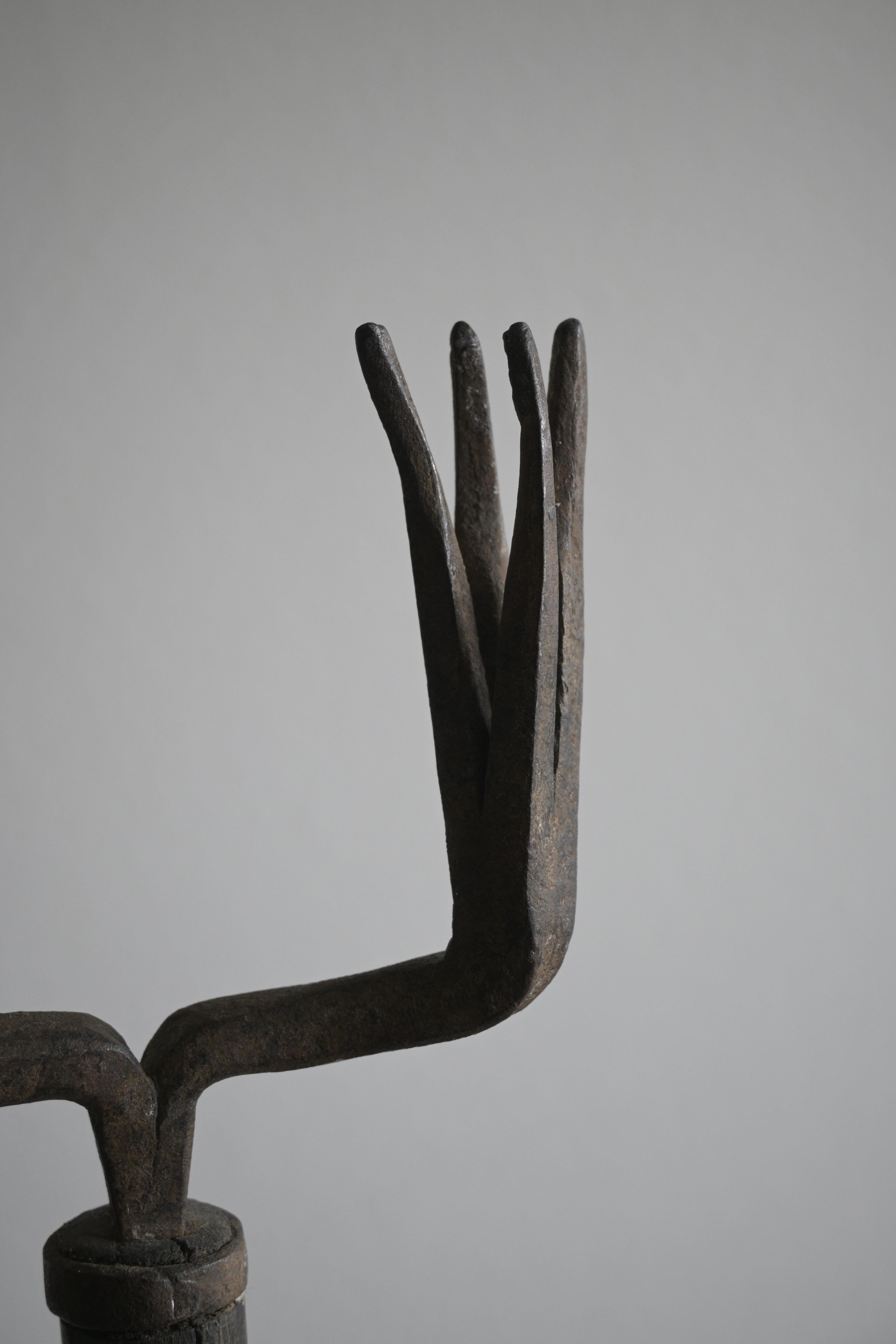 Iron Swedish adjustable Floor Candlestick holder 'Lyskärring', circa 1780-1830 For Sale