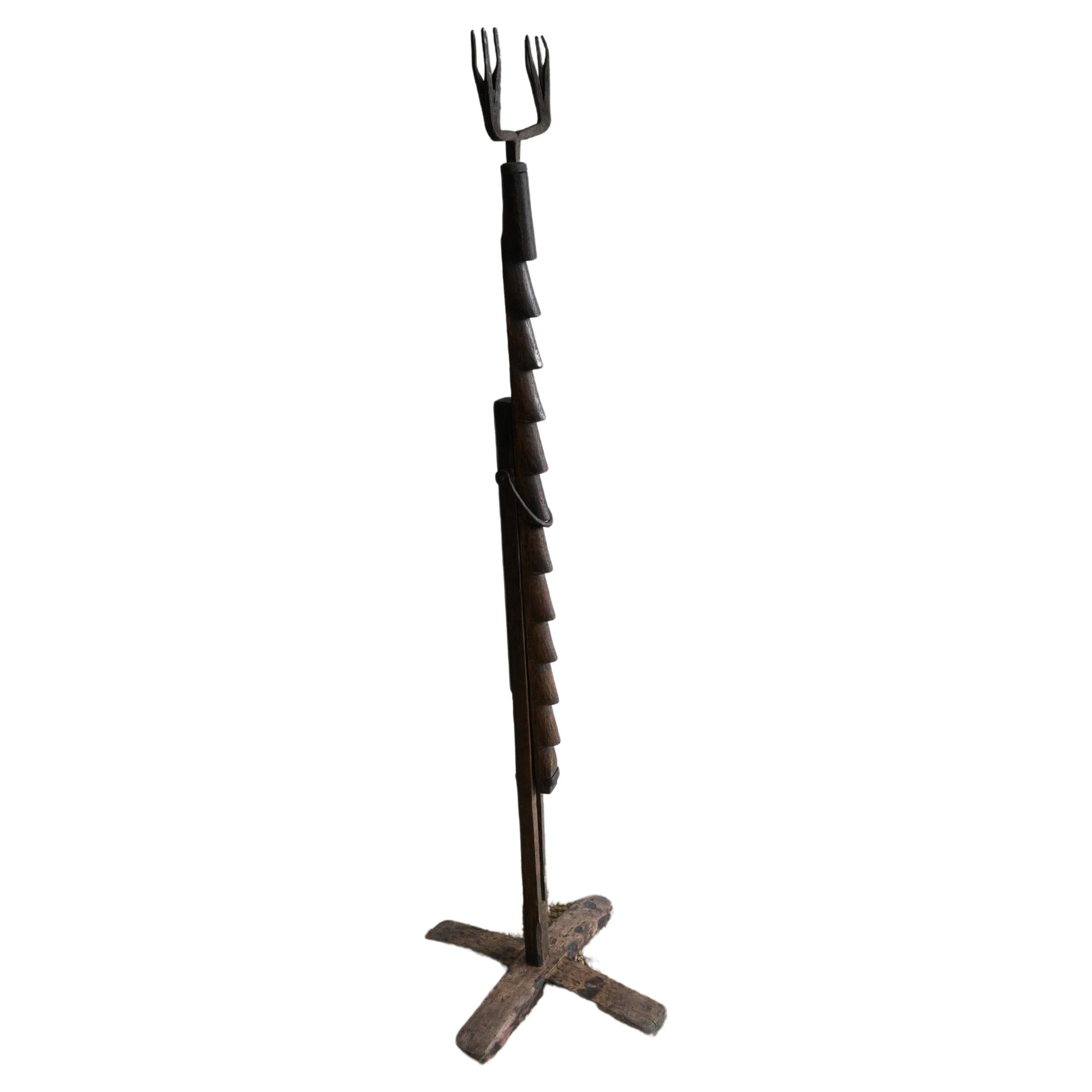 Schwedischer verstellbarer Bodenleuchter 'Lyskärring', um 1780-1830 im Angebot