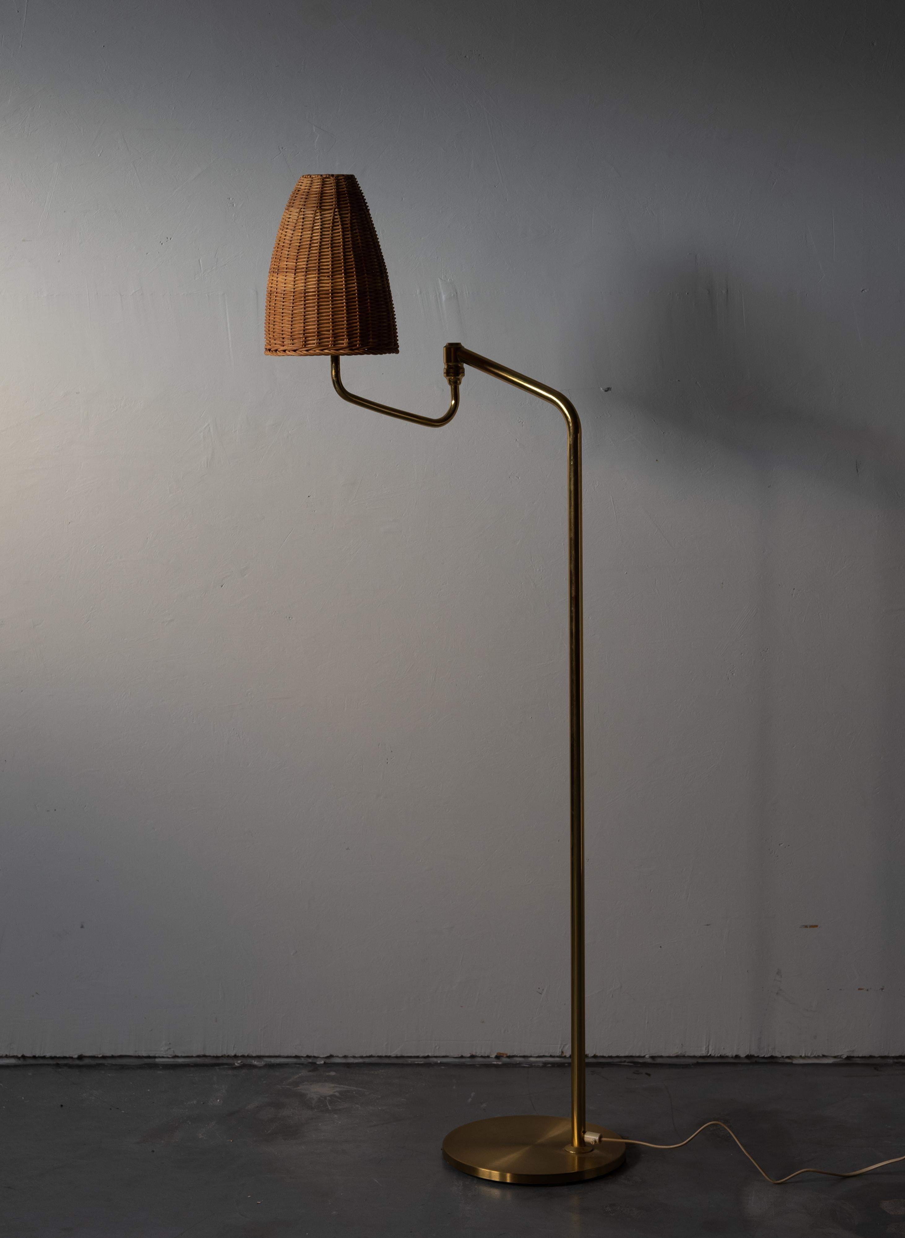A floor lamp, designed and produced in Sweden, 1950s. In brass. With assorted rattan lampshade.


 