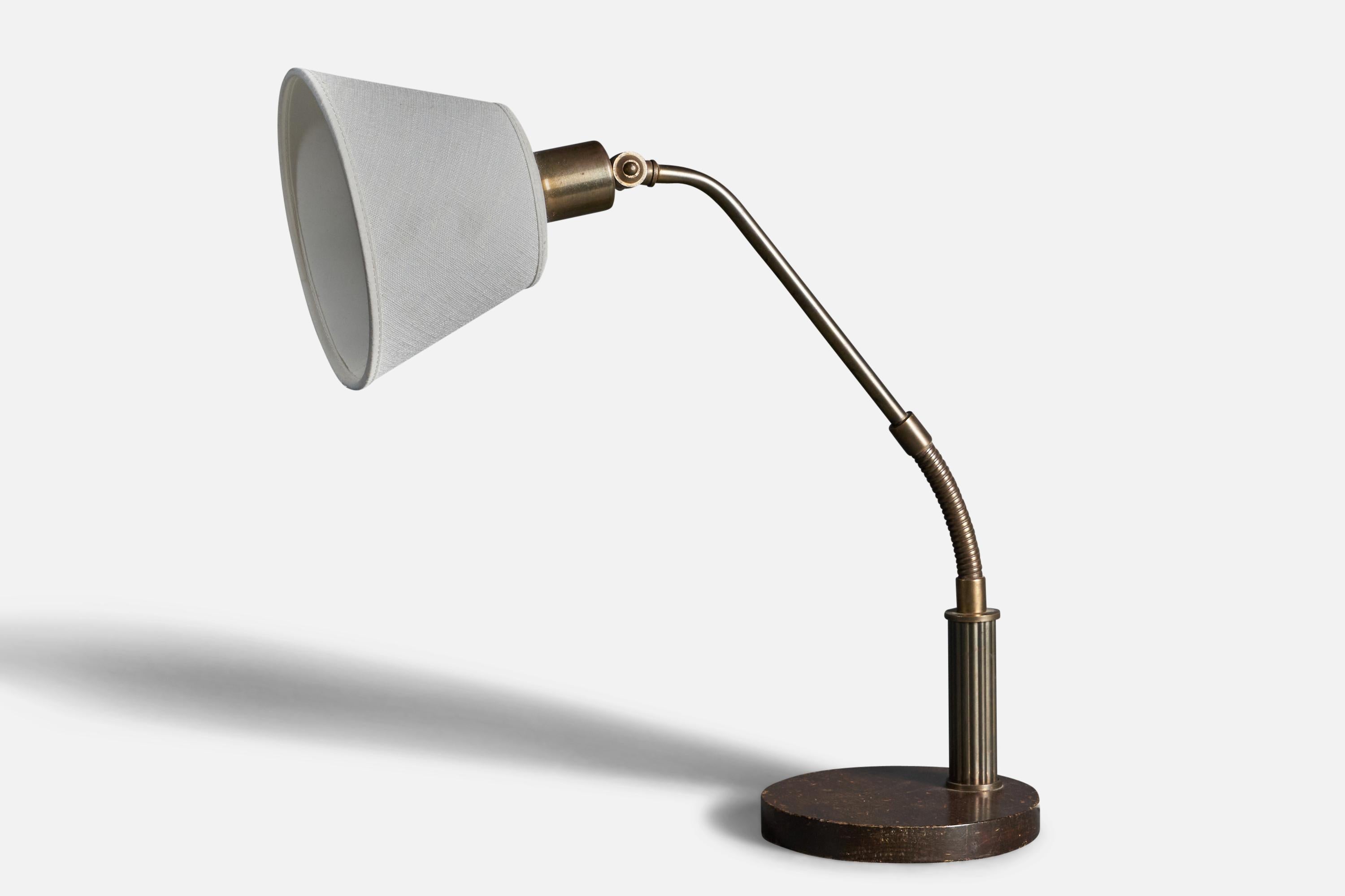 An adjustable desk light / table lamp. Designed and produced in Sweden, 1930s-1940s. Features wood, brass, and a brand new linen lampshade. 

Dimensions variable, stated dimensions as illustrated in primary image and with lampshade attached.

 