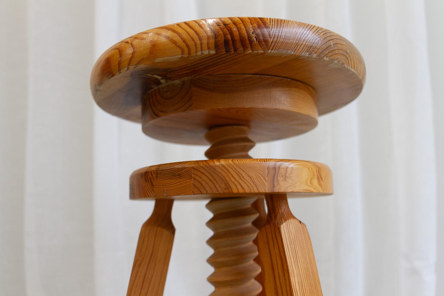 Swedish Adjustable Tripod Pine Stool, 1960s. For Sale 5