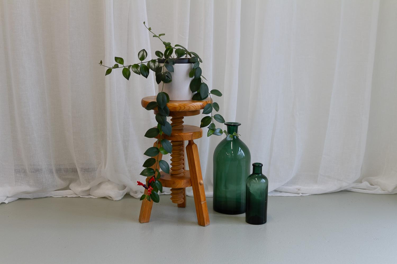 Swedish Adjustable Tripod Pine Stool, 1960s. For Sale 7