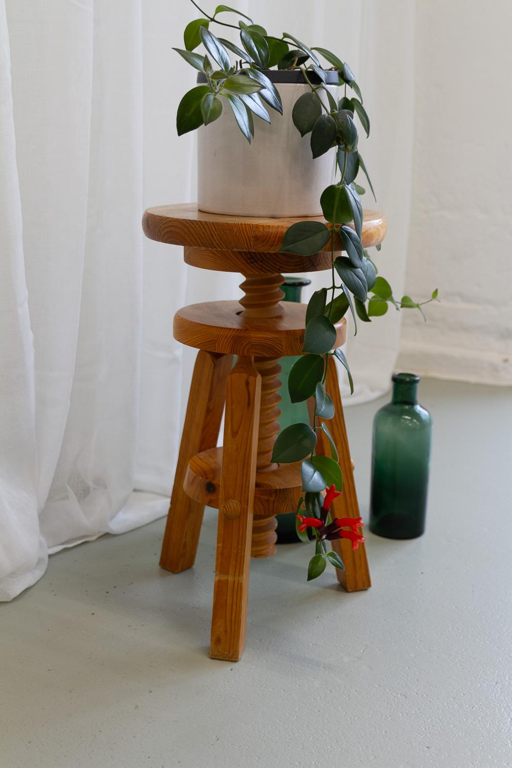 Swedish Adjustable Tripod Pine Stool, 1960s. For Sale 8