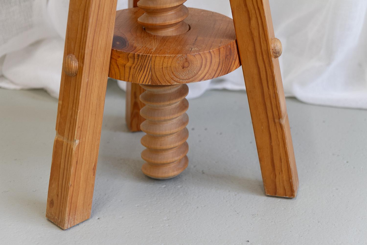 Swedish Adjustable Tripod Pine Stool, 1960s. For Sale 2
