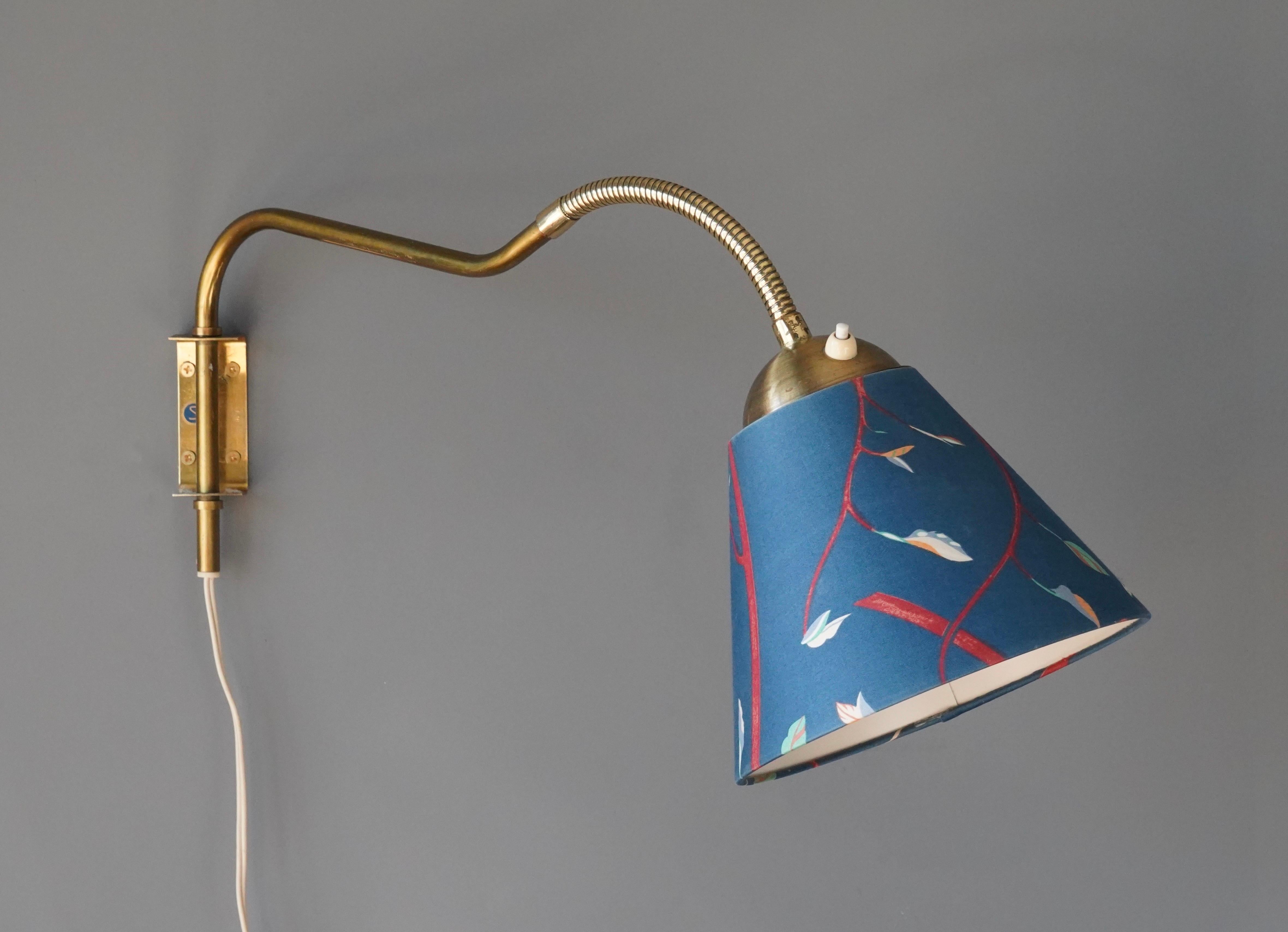 An adjustable organic wall light. In brass, with a vintage lampshade.

Dimensions are as pictured.