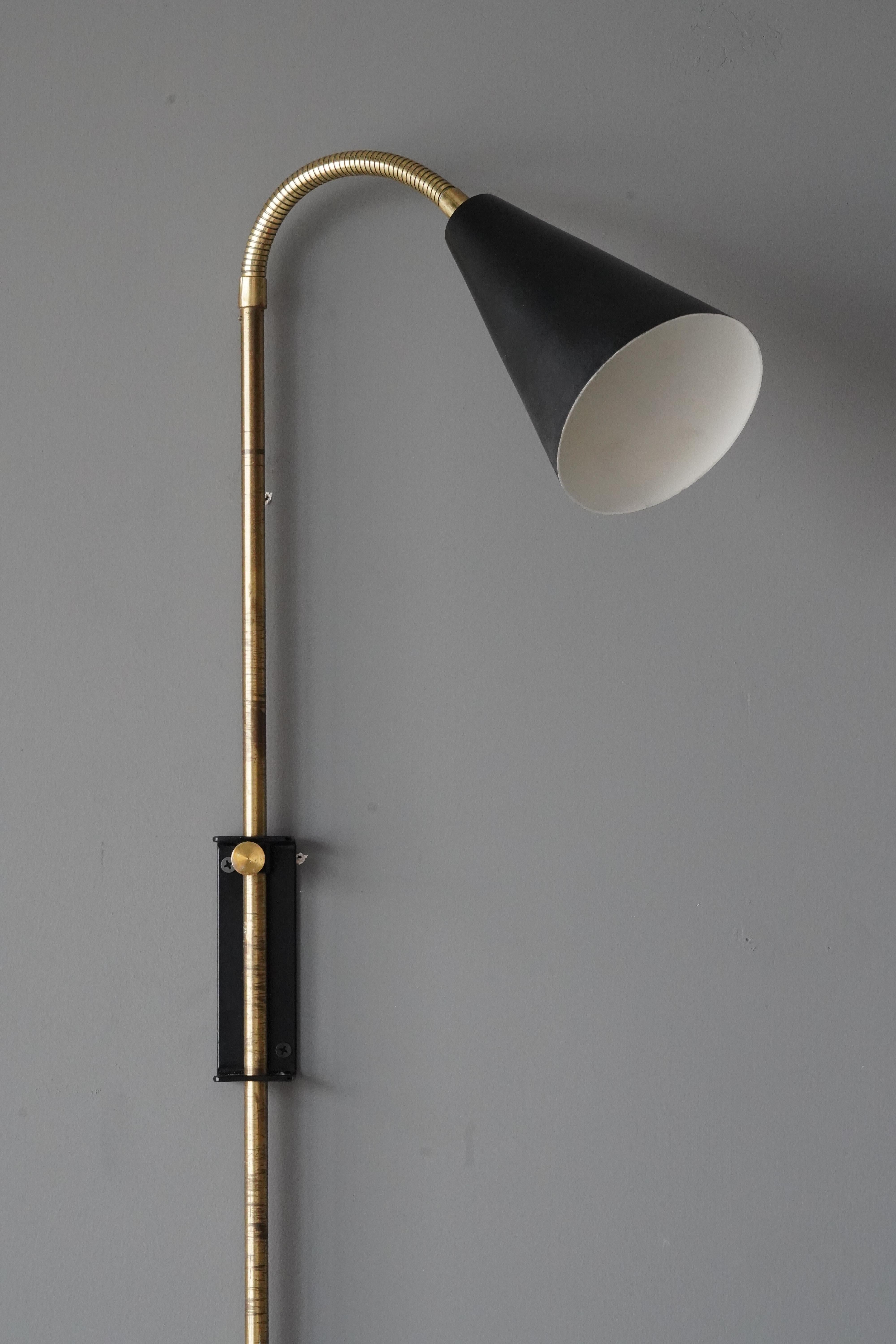 Swedish Adjustable Wall Light Task Light Black Lacquer Metal Brass Sweden 1950s In Good Condition For Sale In High Point, NC