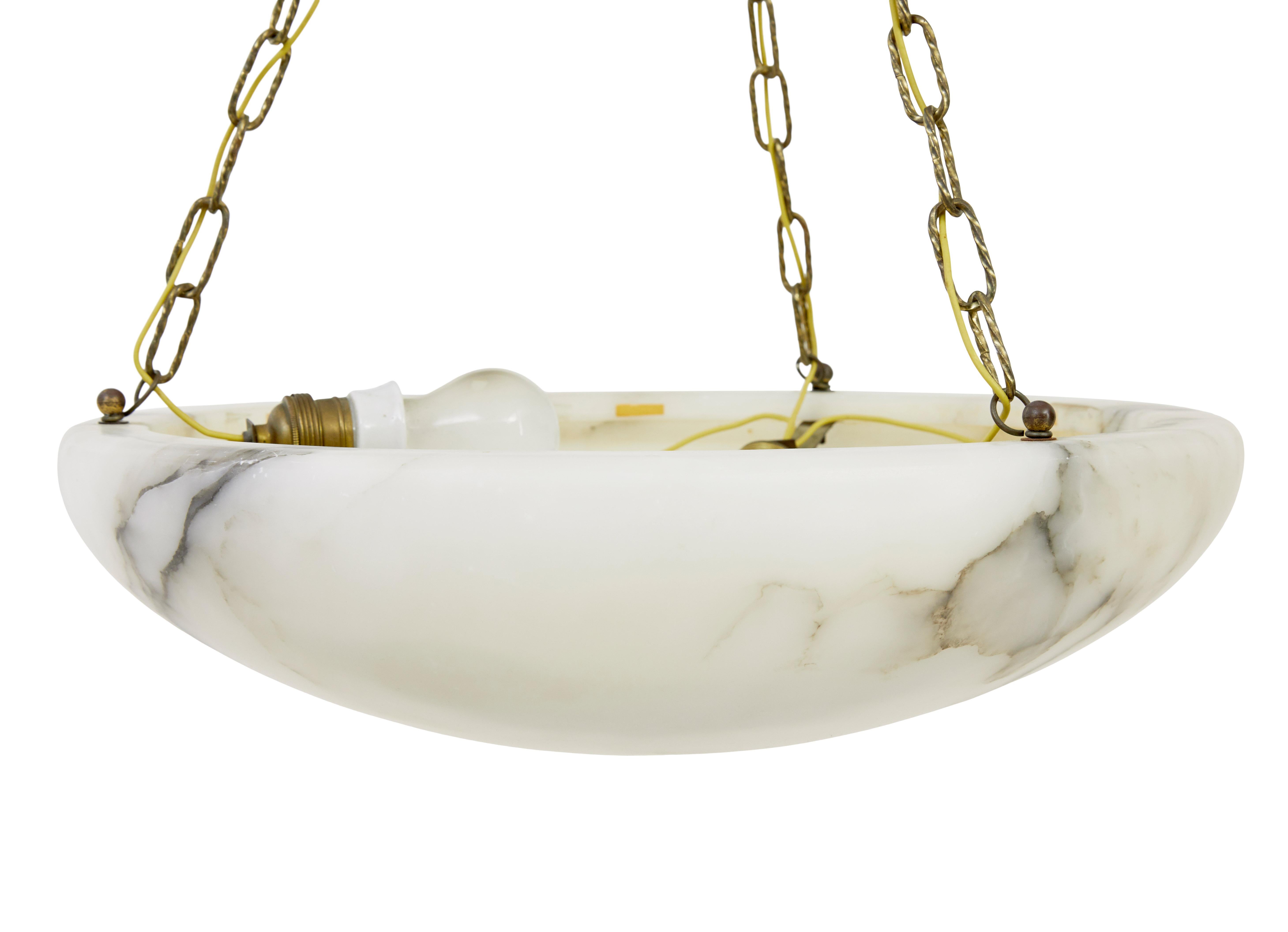Schwedische Alabaster-Hängelampe im Art-Deco-Stil im Zustand „Gut“ in Debenham, Suffolk