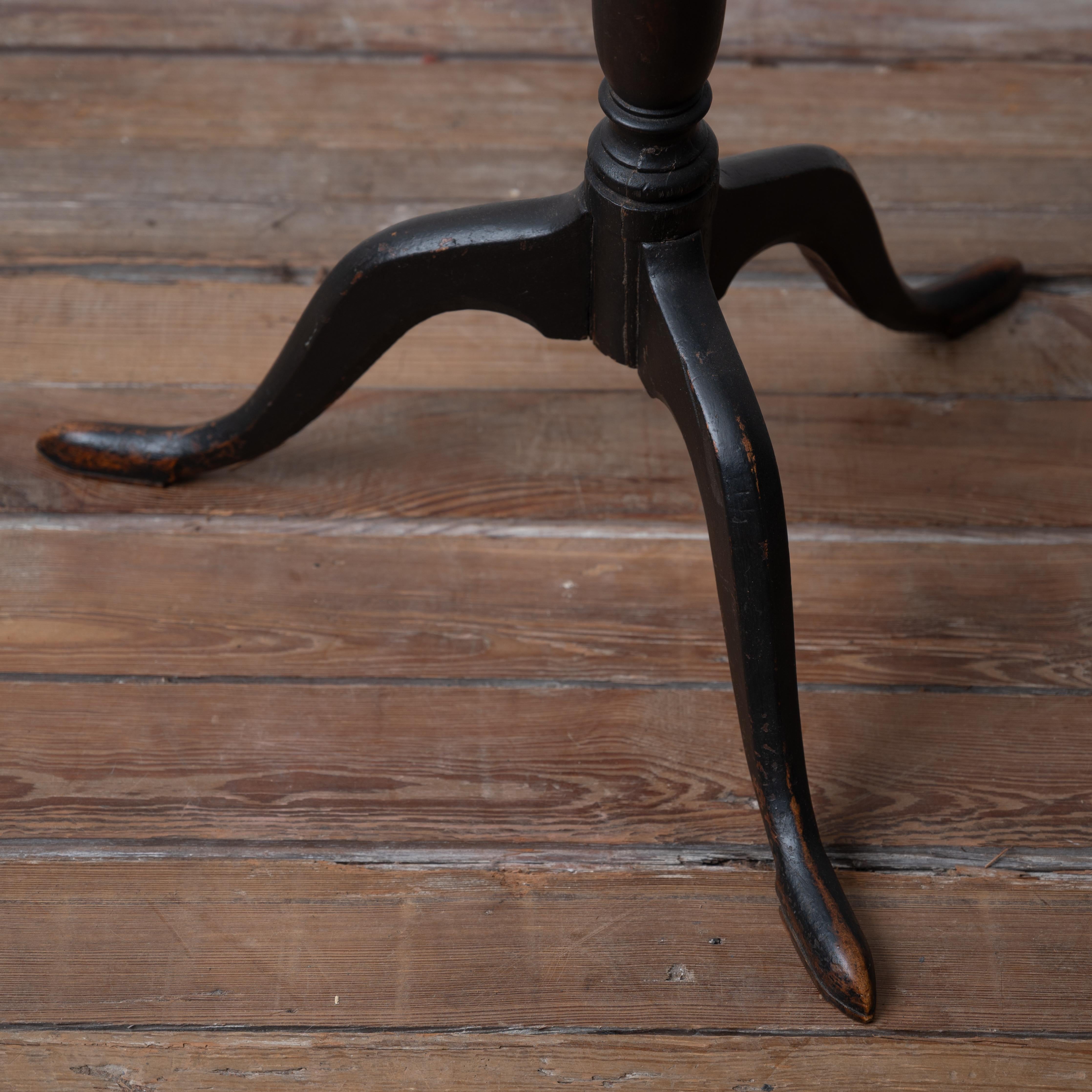 Swedish Alder Root Burl Tilt-Top Wine Table, c.1860 For Sale 5