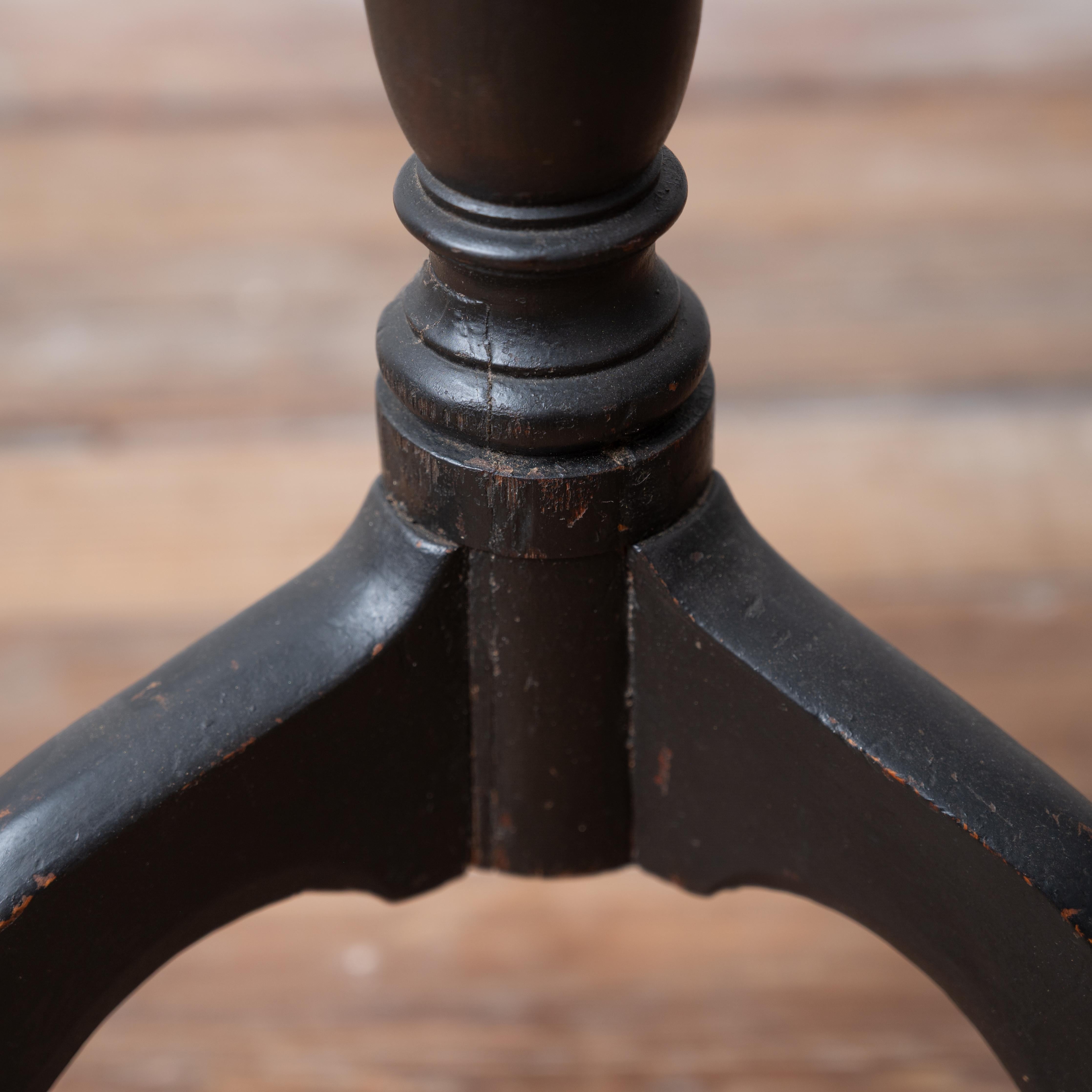 Swedish Alder Root Burl Tilt-Top Wine Table, c.1860 For Sale 7