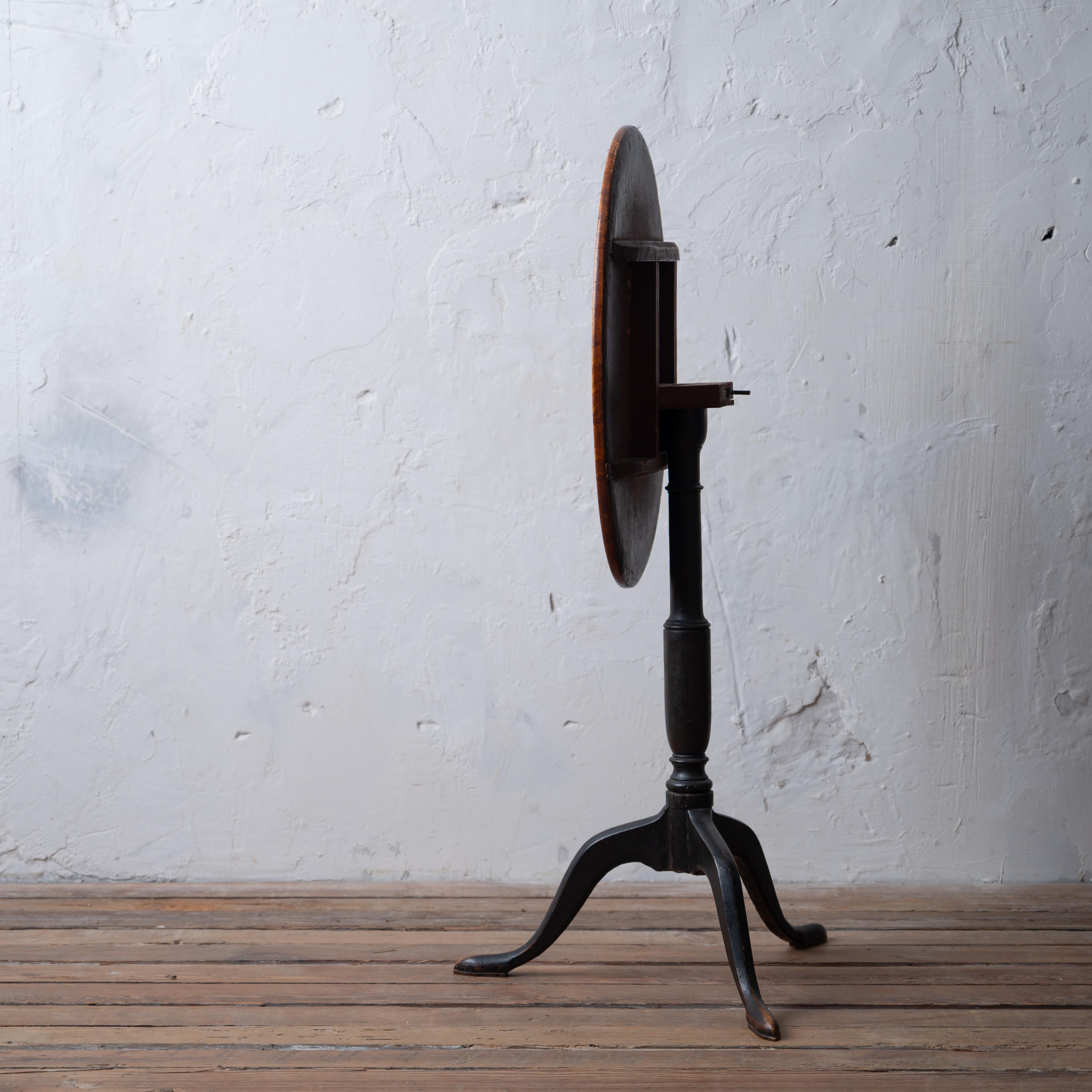 Swedish Alder Root Burl Tilt-Top Wine Table, c.1860 For Sale 1