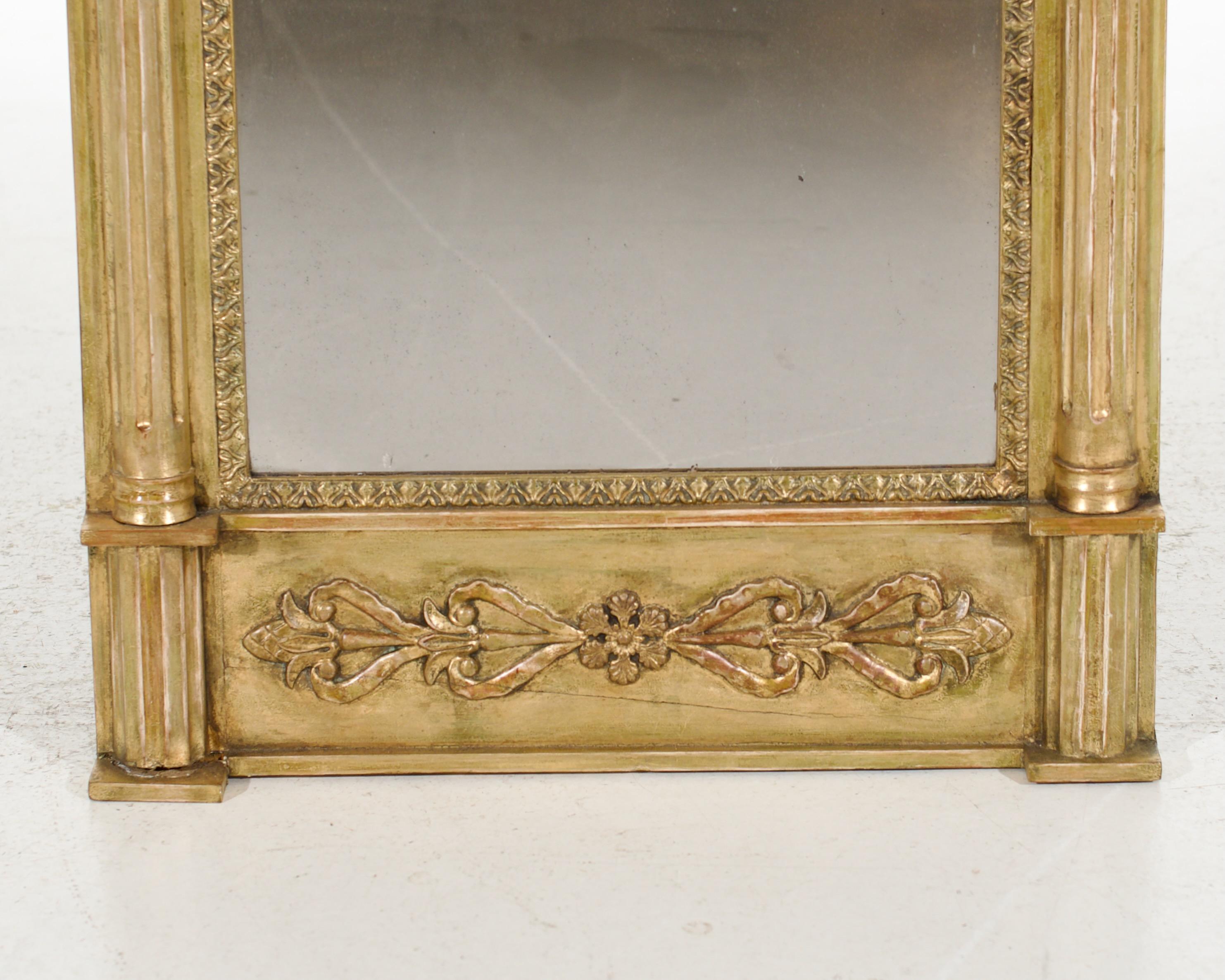 Fine original Swedish and gilded mirror, beautiful carvings, circa 1810.