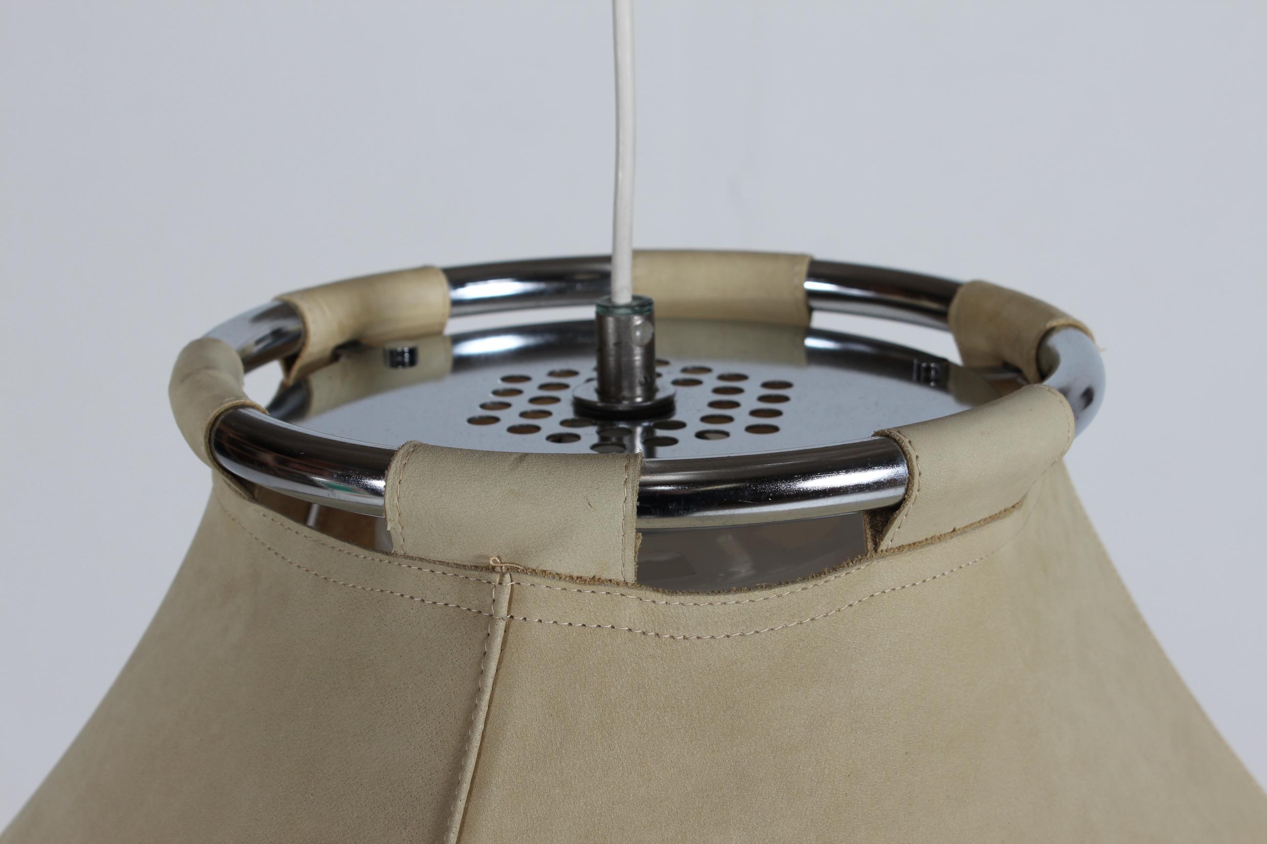 Swedish Anna Pendant Light of Metal  with Leather Cover by Atelje Lyktan 1970s im Zustand „Gut“ im Angebot in Silkeborg, Silkeborg