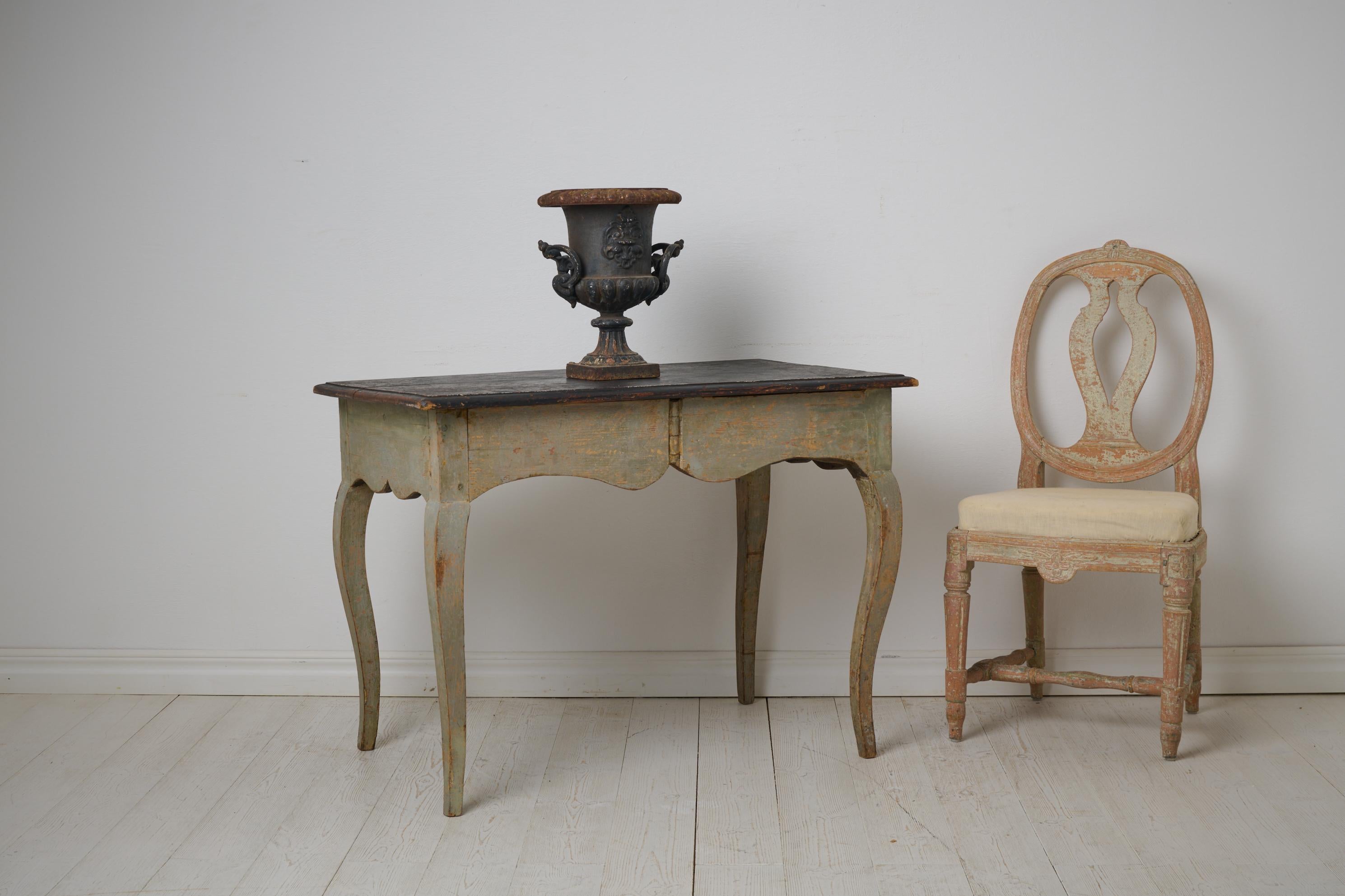 Swedish Antique 1770s Rococo Table with Original Paint in Solid Swedish Pine In Good Condition For Sale In Kramfors, SE