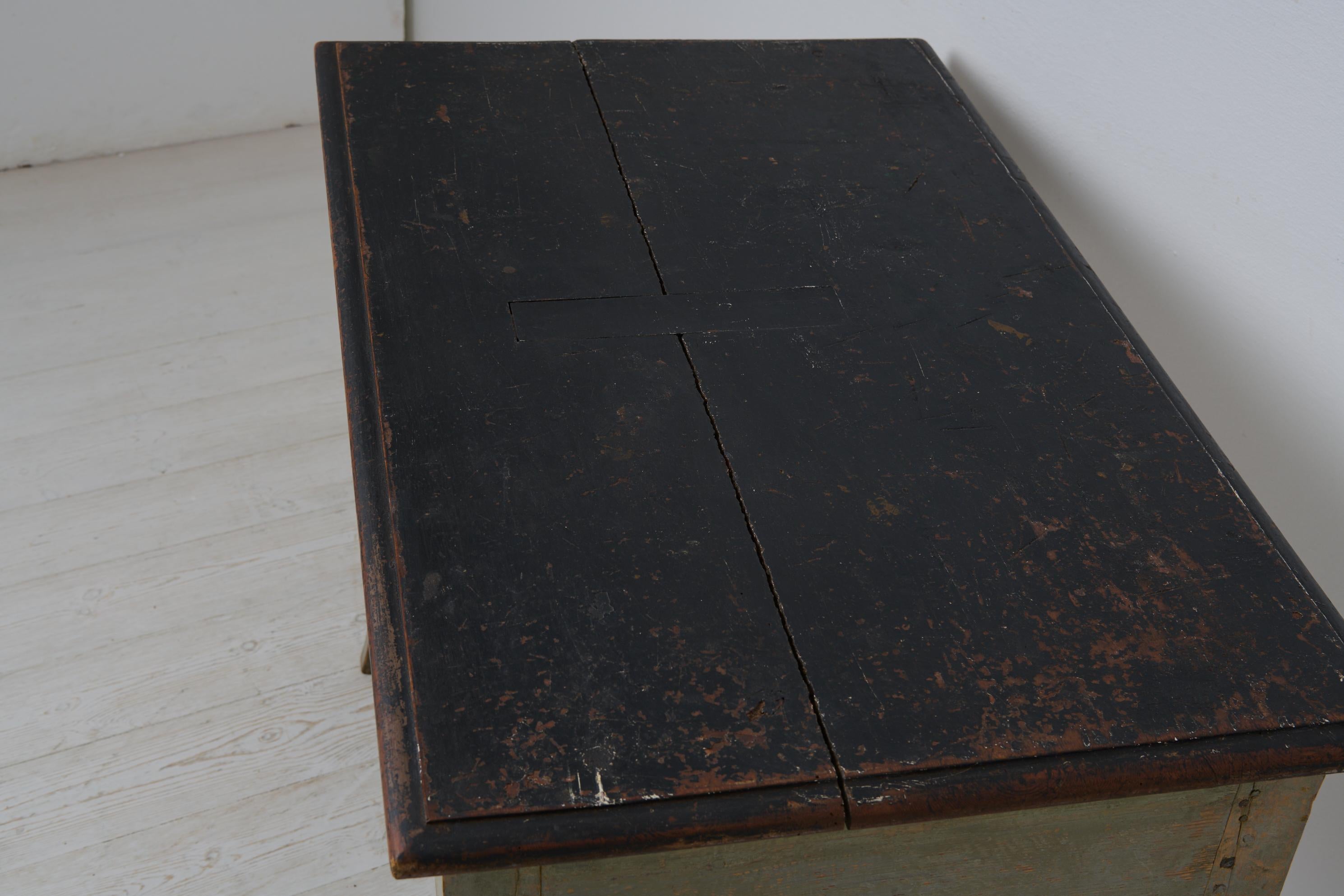 Swedish Antique 1770s Rococo Table with Original Paint in Solid Swedish Pine For Sale 1