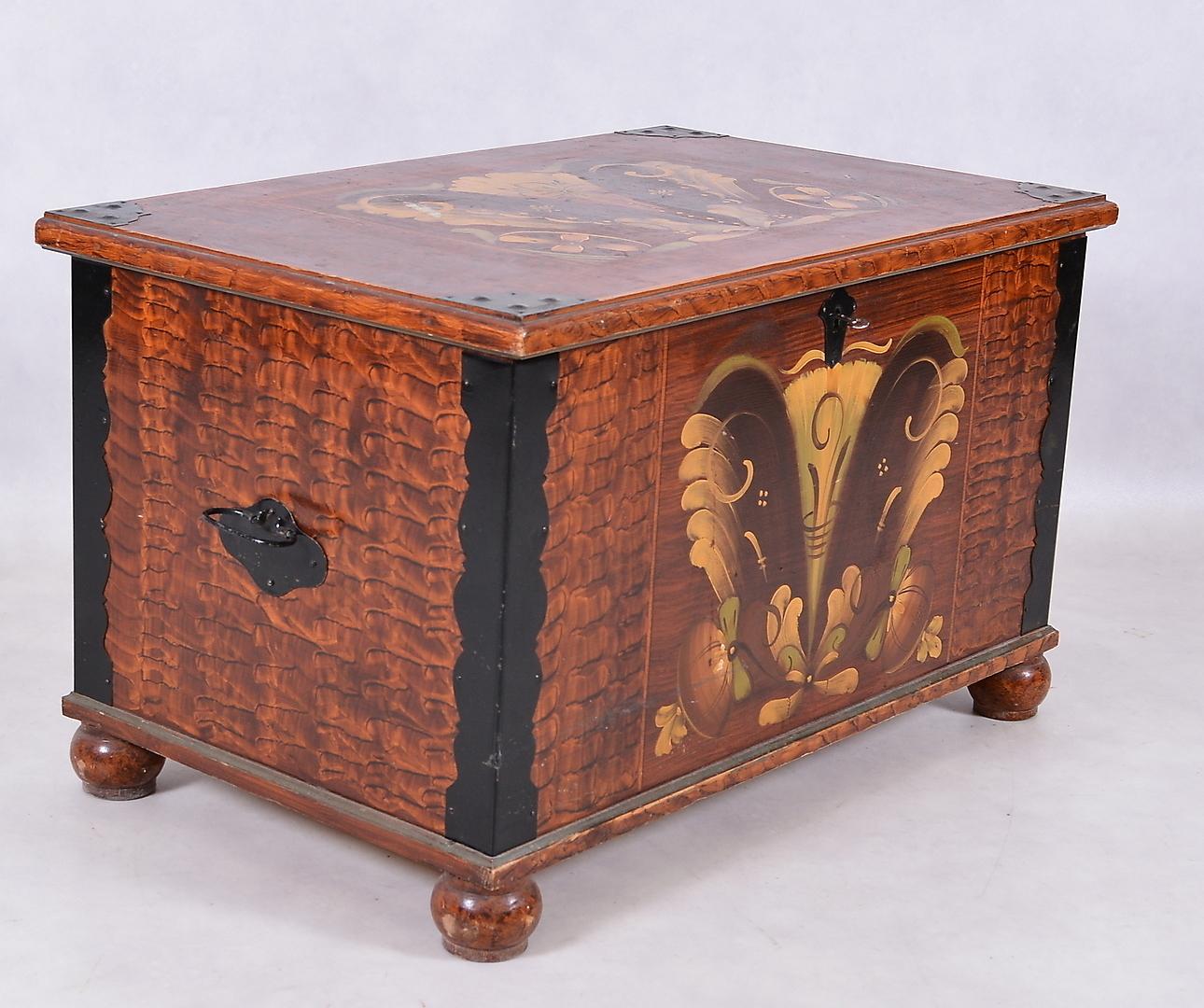 Rare early 1800s Swedish antique blanket box chest with amazing faux wood grain finish and kurbits Folk Art hand painted designs.

It has round country style feet and heavy metal side handles and is structurally sound.

The chest has hand