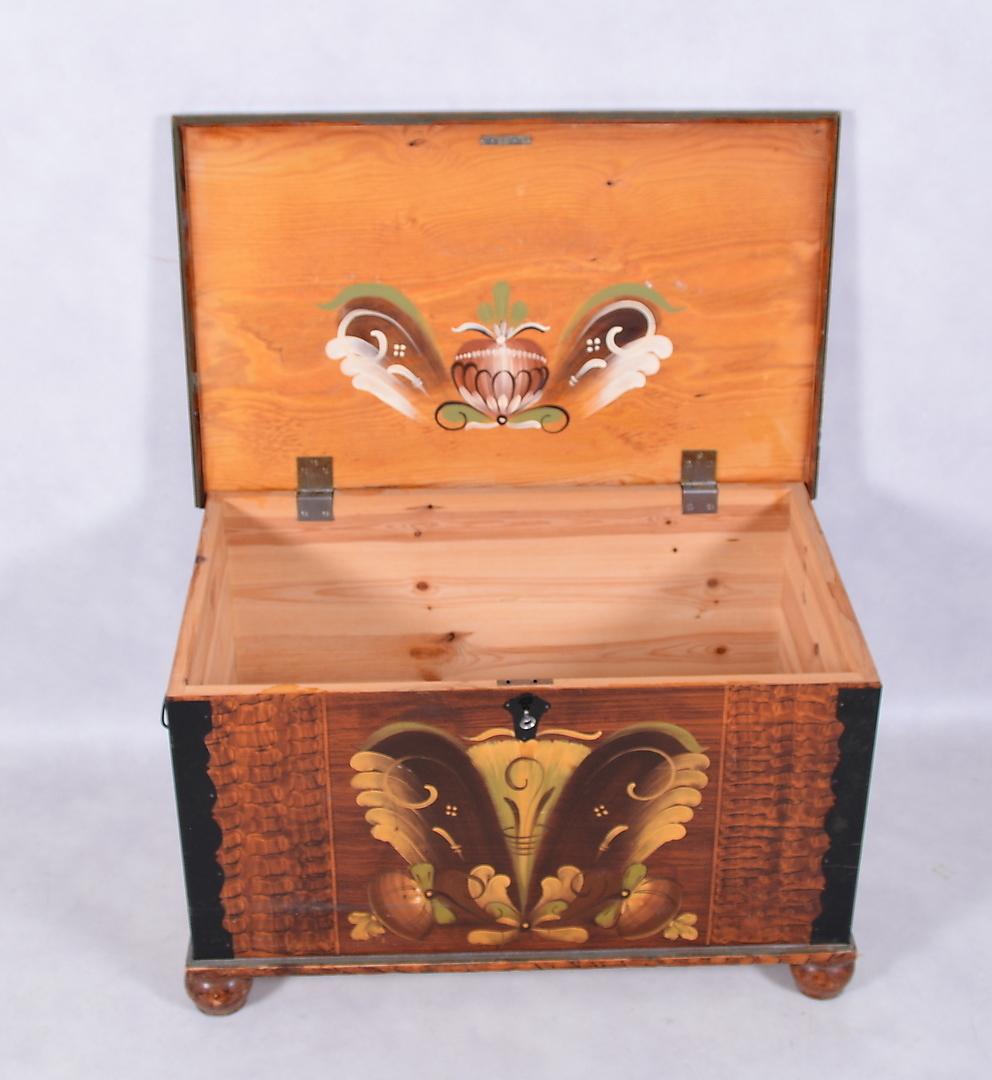 Swedish Antique Blanket Box Chest Folk Art Kurbits Hand Painted Country, 1800s In Good Condition In Lewes, England