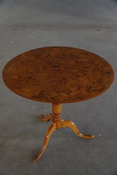 Swedish Antique Burl Wood Tilt-Top Table with Pedestal Base, Early 19th Century