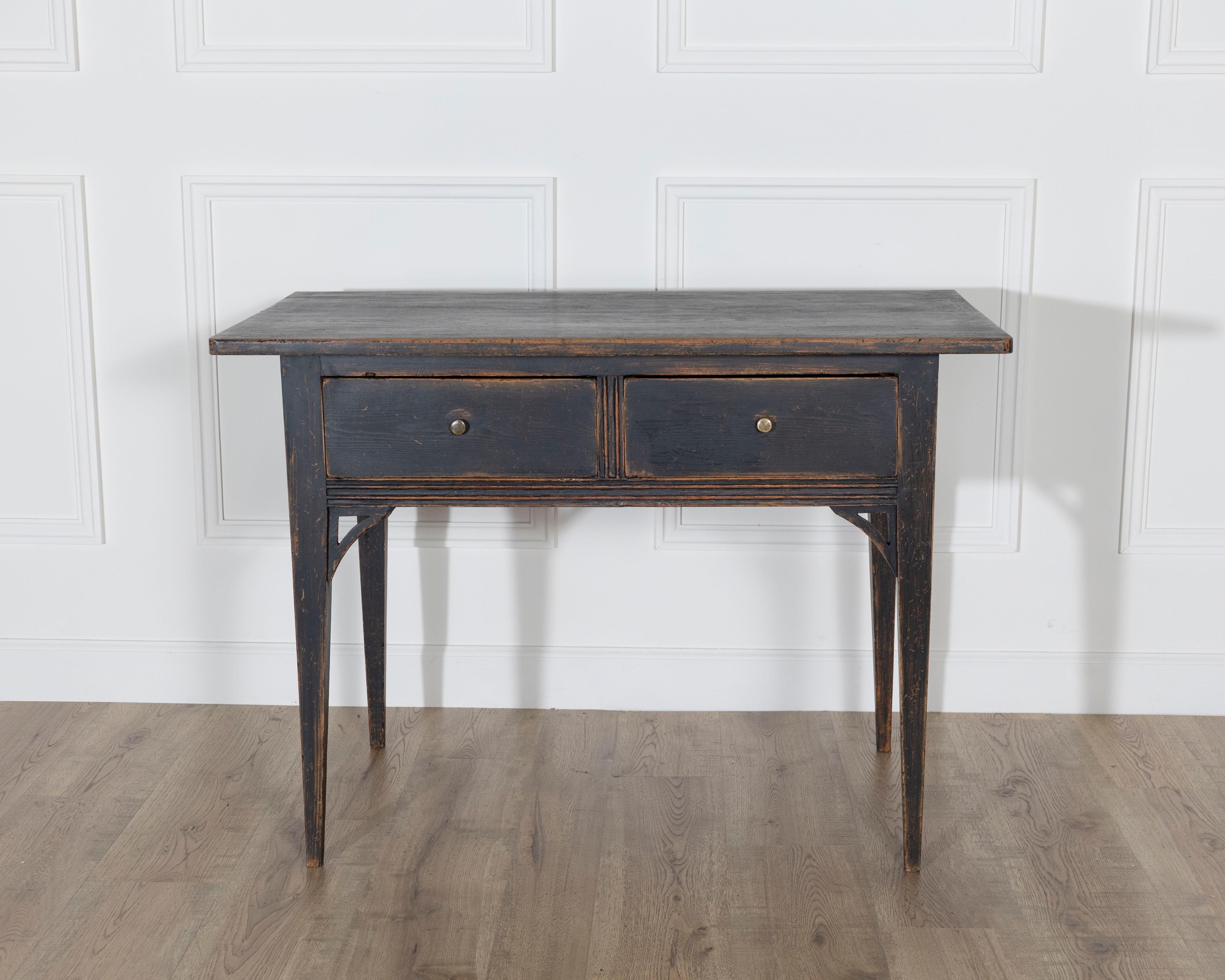 A charming Swedish country table in Gustavian style, crafted in northern Sweden circa 1820. Built in solid pine, the table reflects the understated elegance typical of rural Swedish design, functional yet refined. The surface has been painted in a