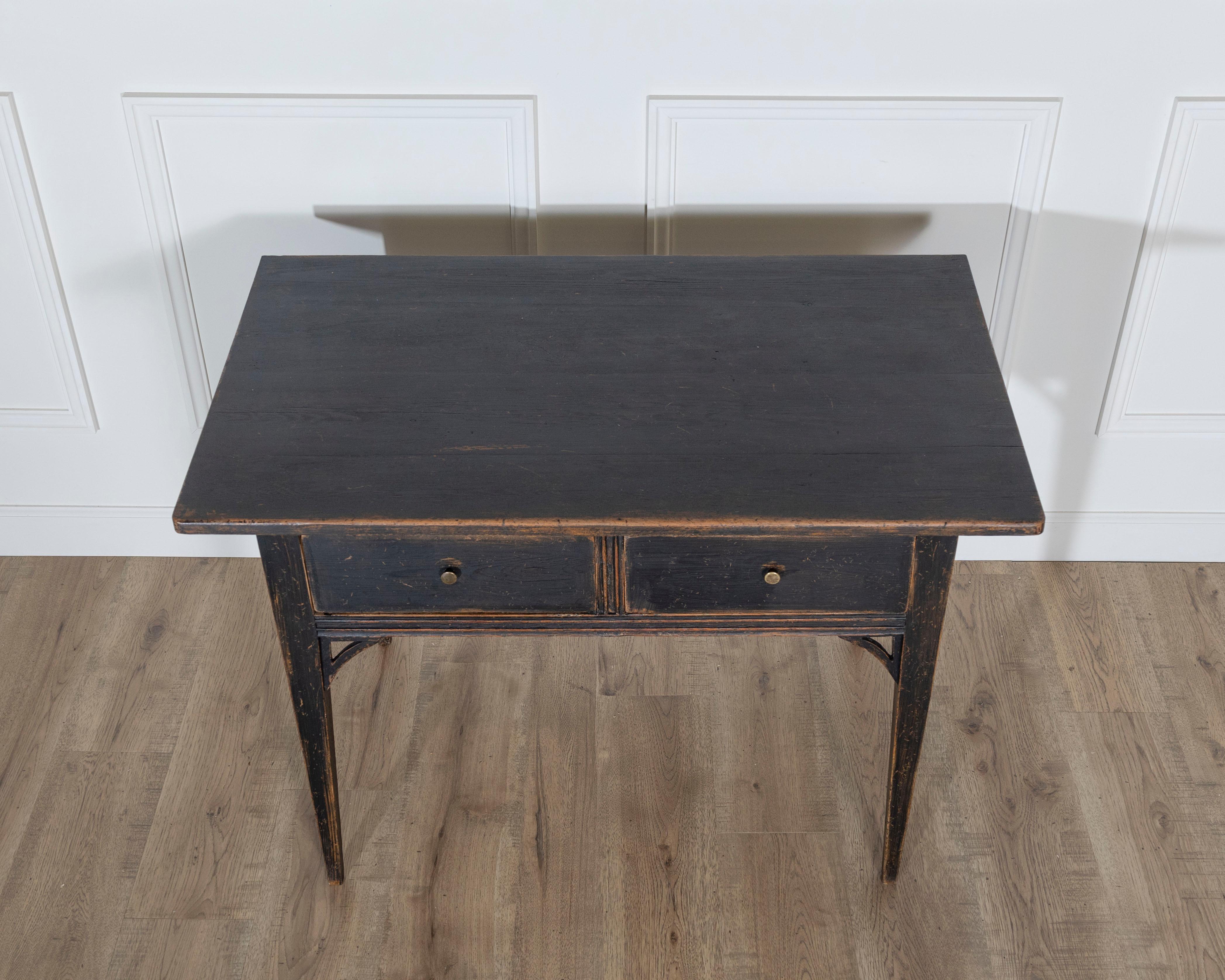 Swedish Antique Country Table in Gustavian style In Good Condition For Sale In Atlanta, GA