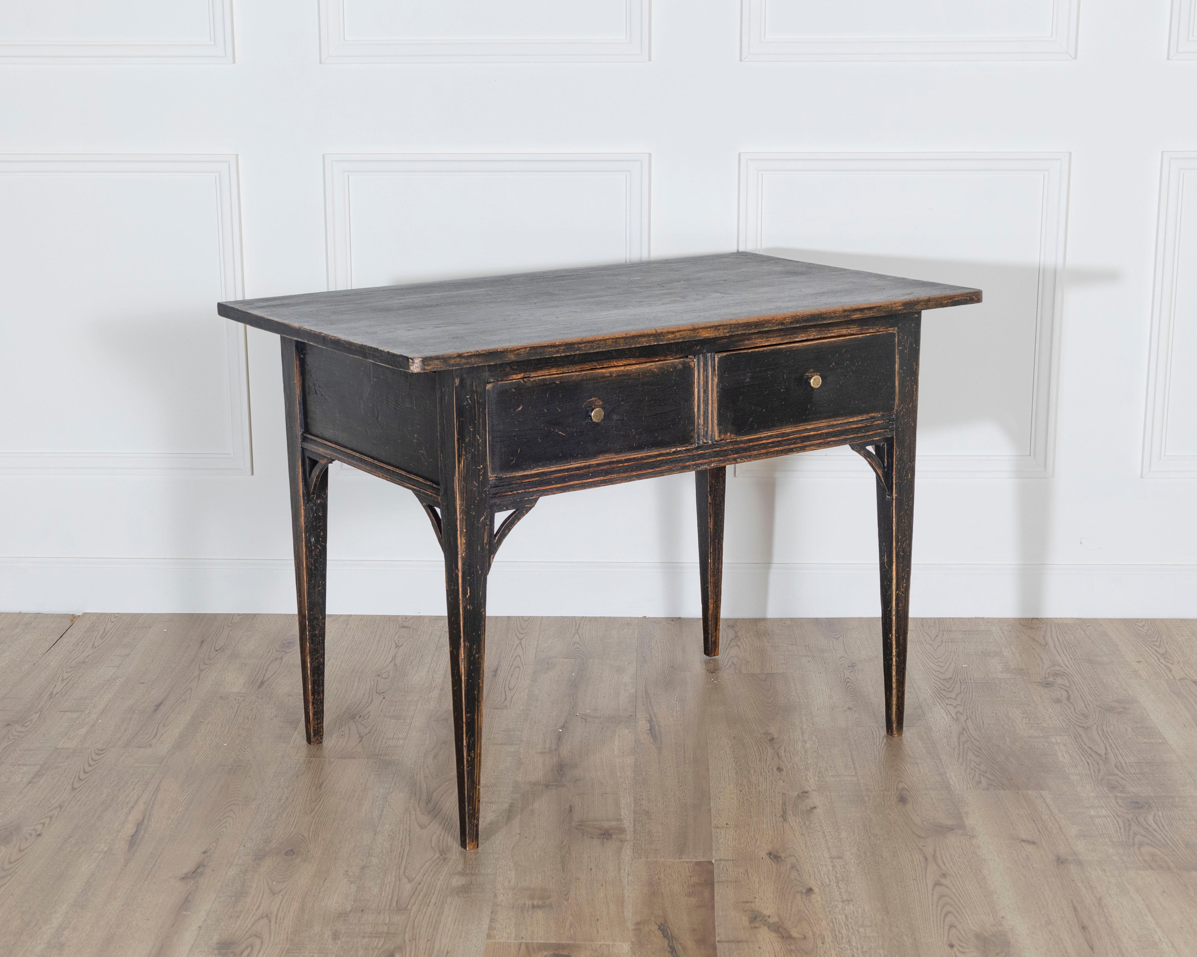 19th Century Swedish Antique Country Table in Gustavian style For Sale