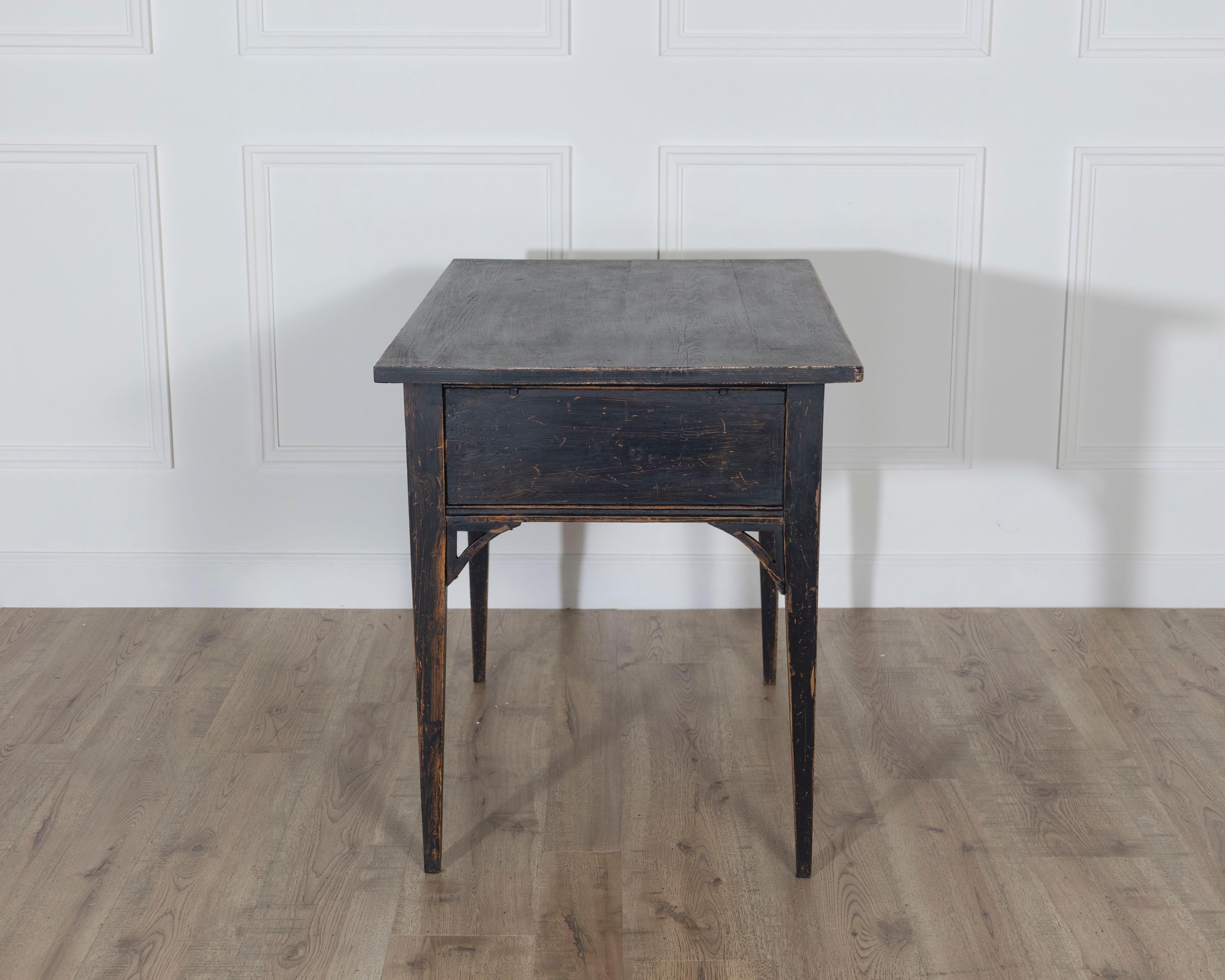 Swedish Antique Country Table in Gustavian style For Sale 1
