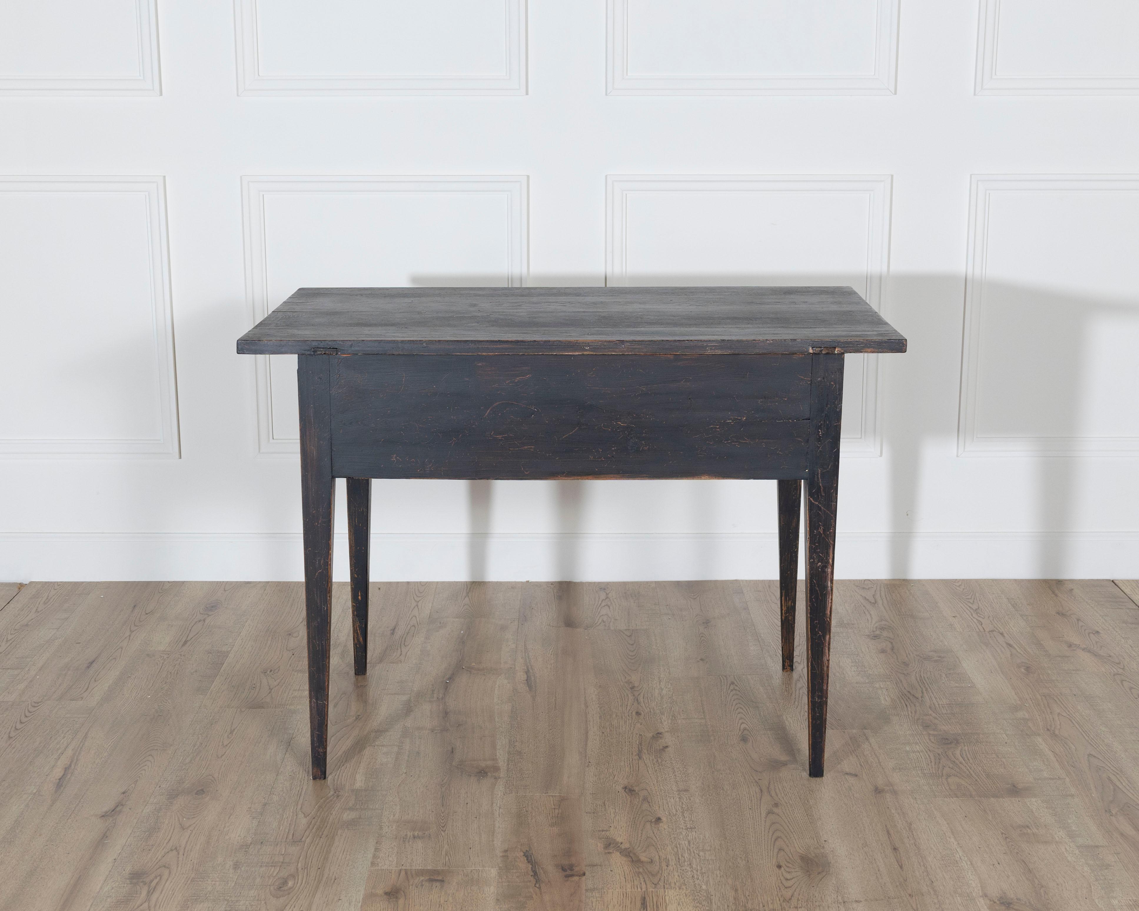 Swedish Antique Country Table in Gustavian style For Sale 2