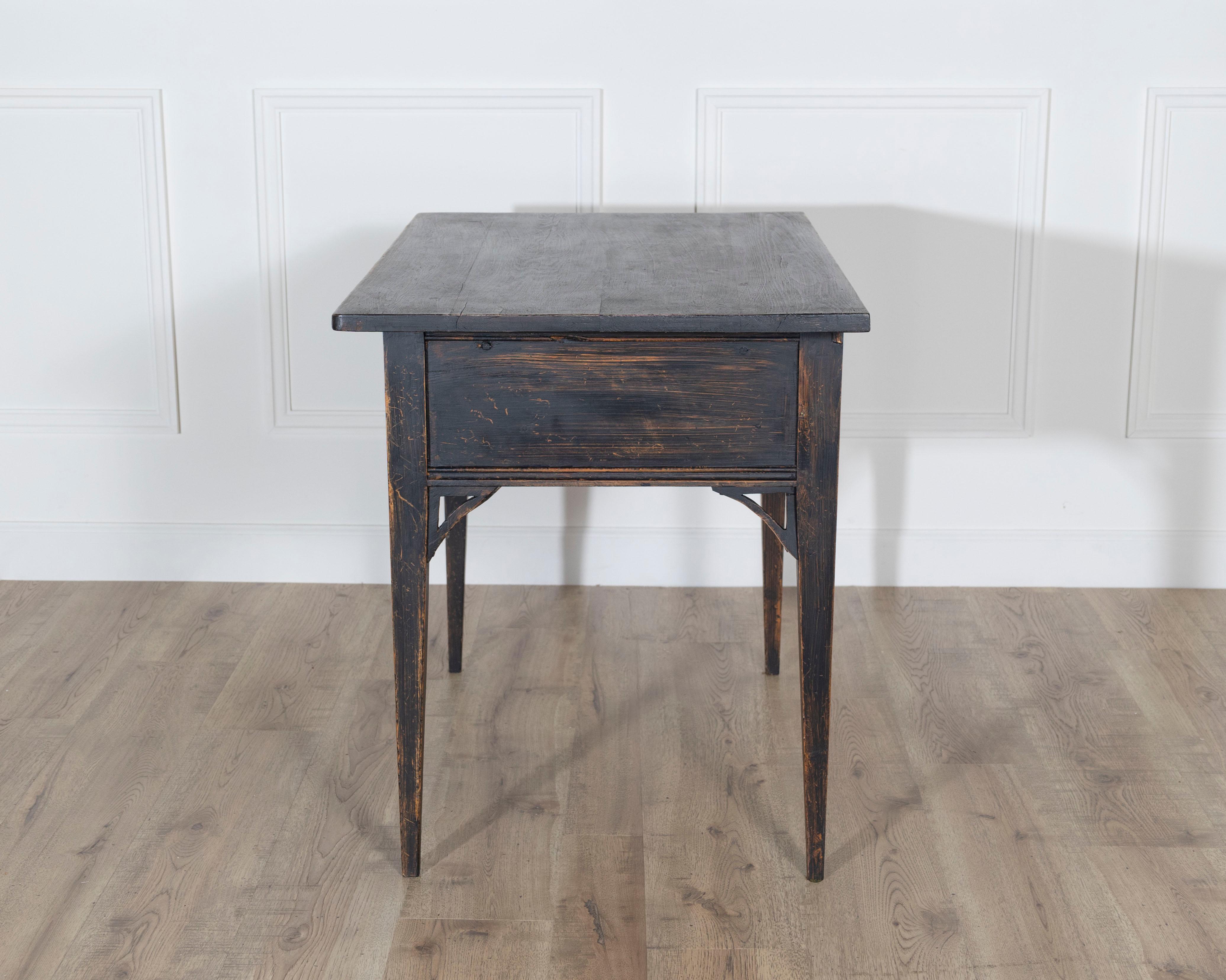 Swedish Antique Country Table in Gustavian style For Sale 3