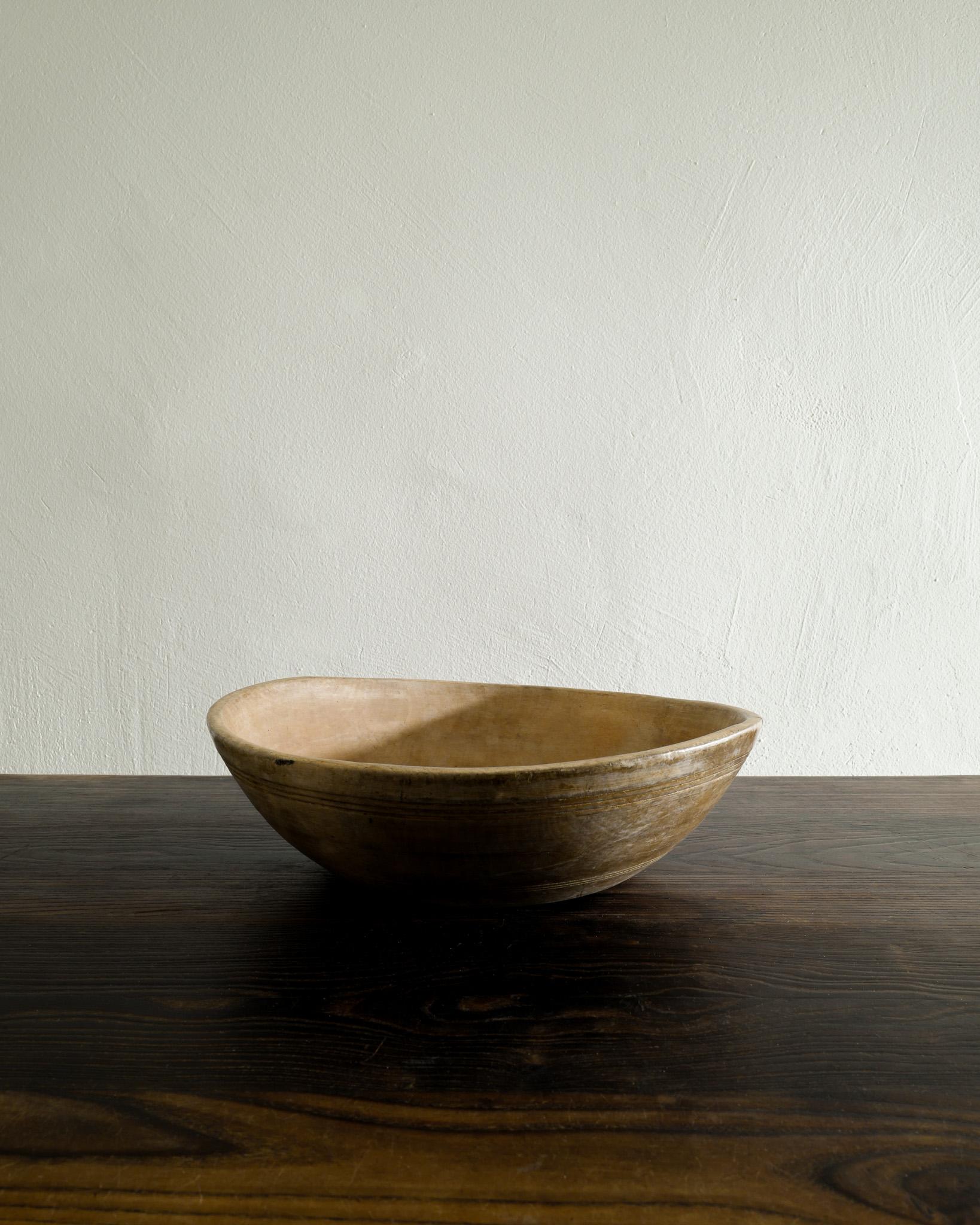 19th Century Swedish Antique & Decorative Wooden Bowls in Birch Produced in Sweden Late 1800s For Sale