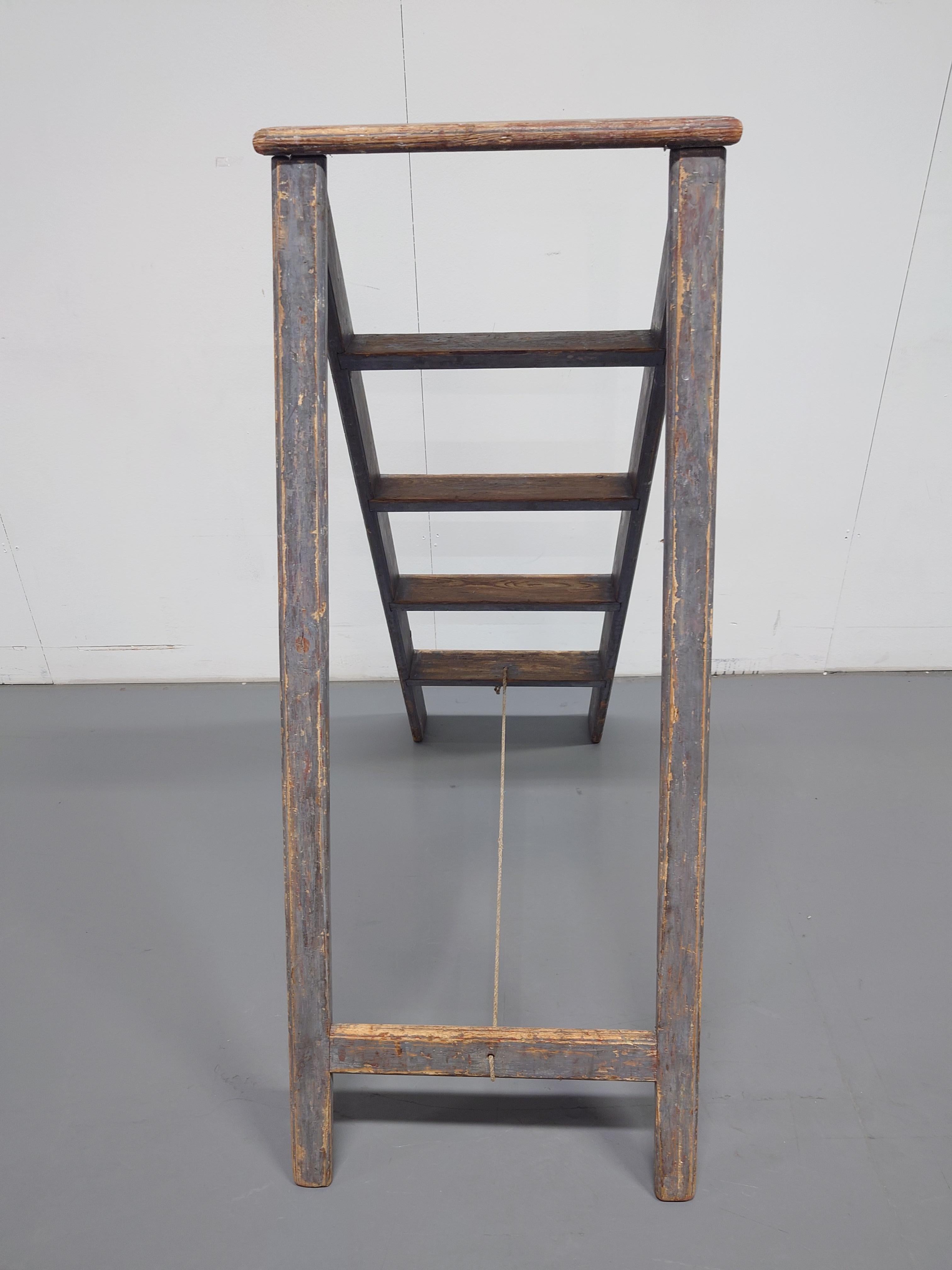 Swedish antique  Folk Art ladder with gray original paint For Sale 6