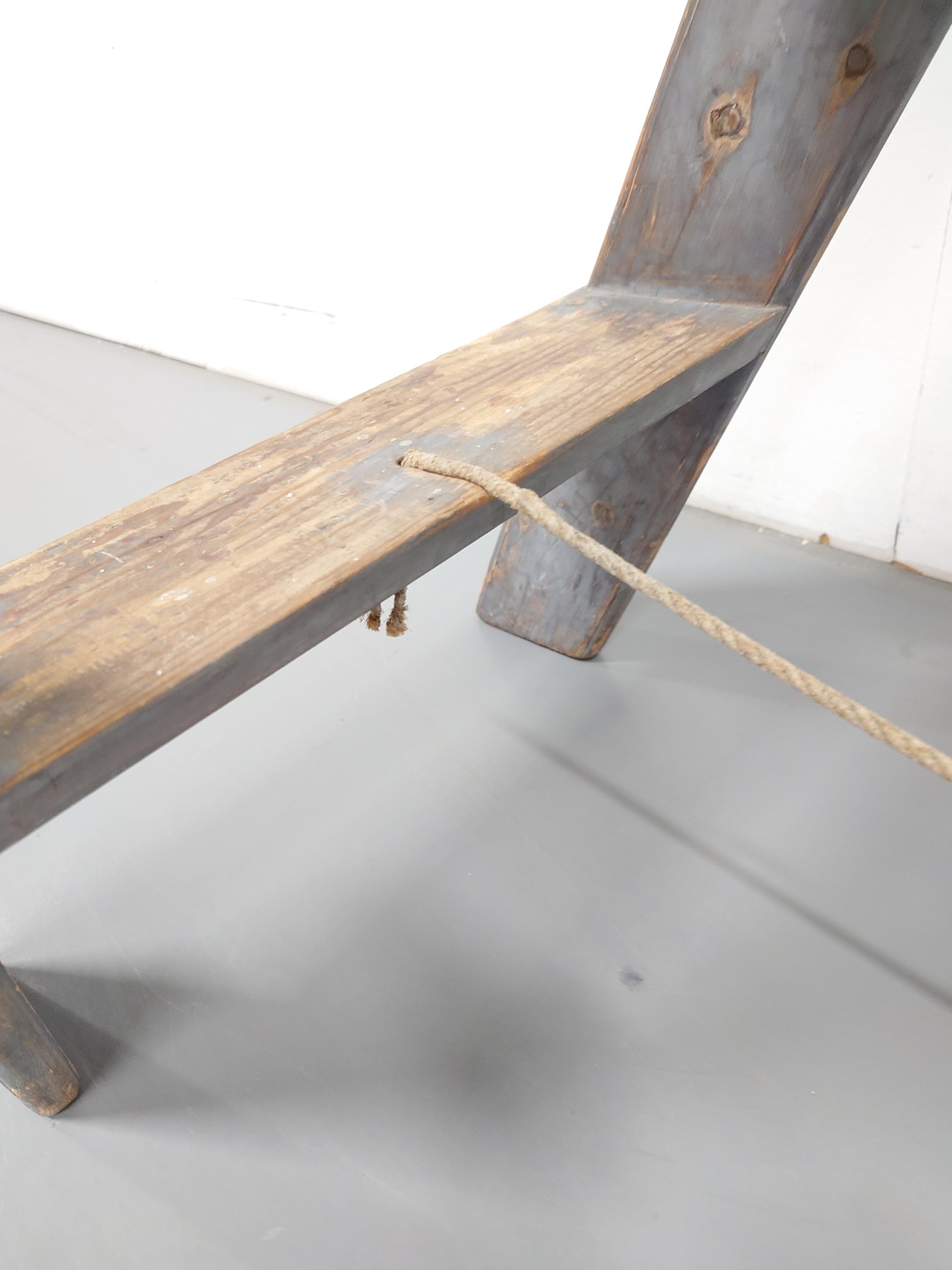 Swedish antique  Folk Art ladder with gray original paint For Sale 8