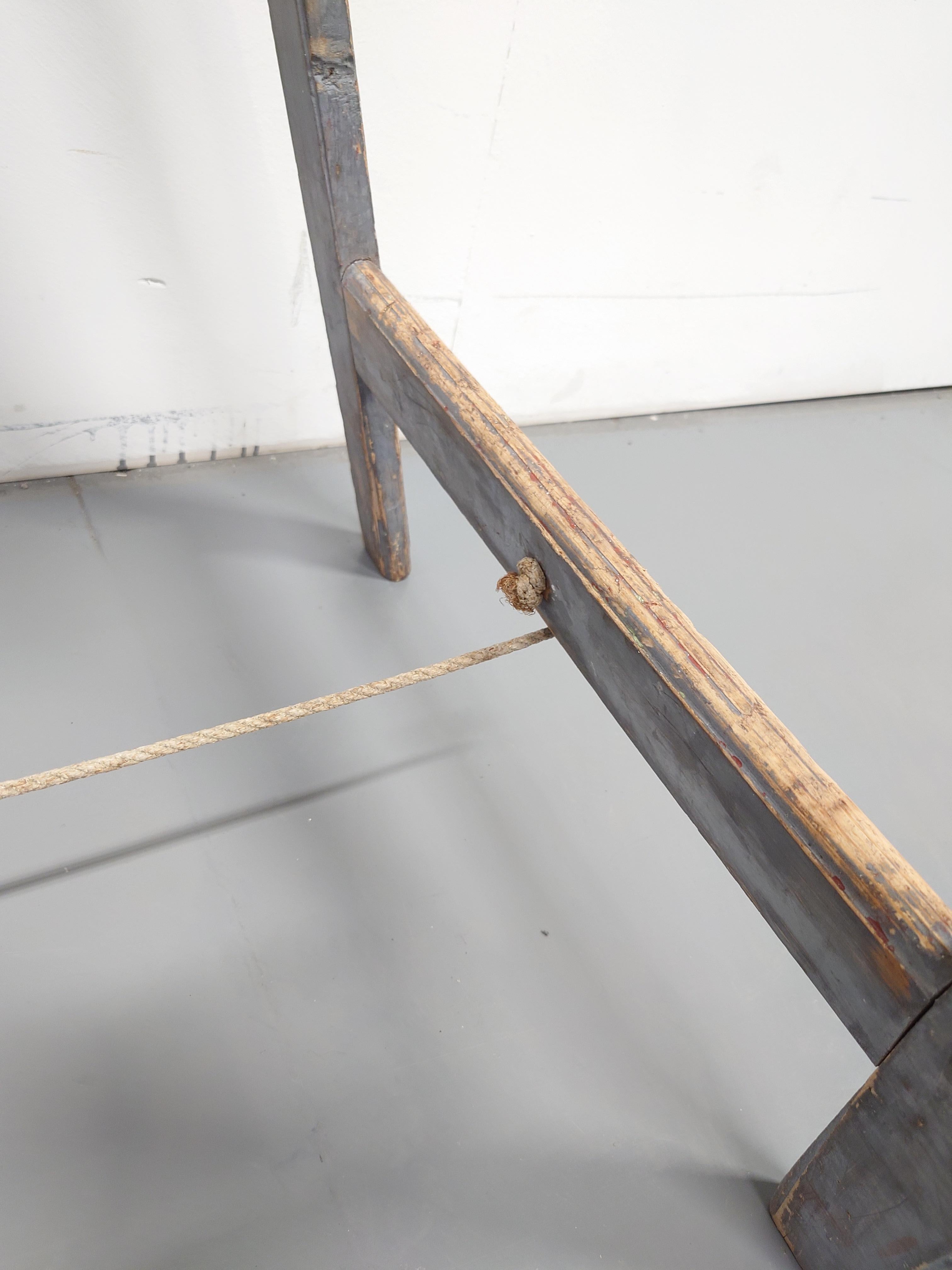 Swedish antique  Folk Art ladder with gray original paint For Sale 9