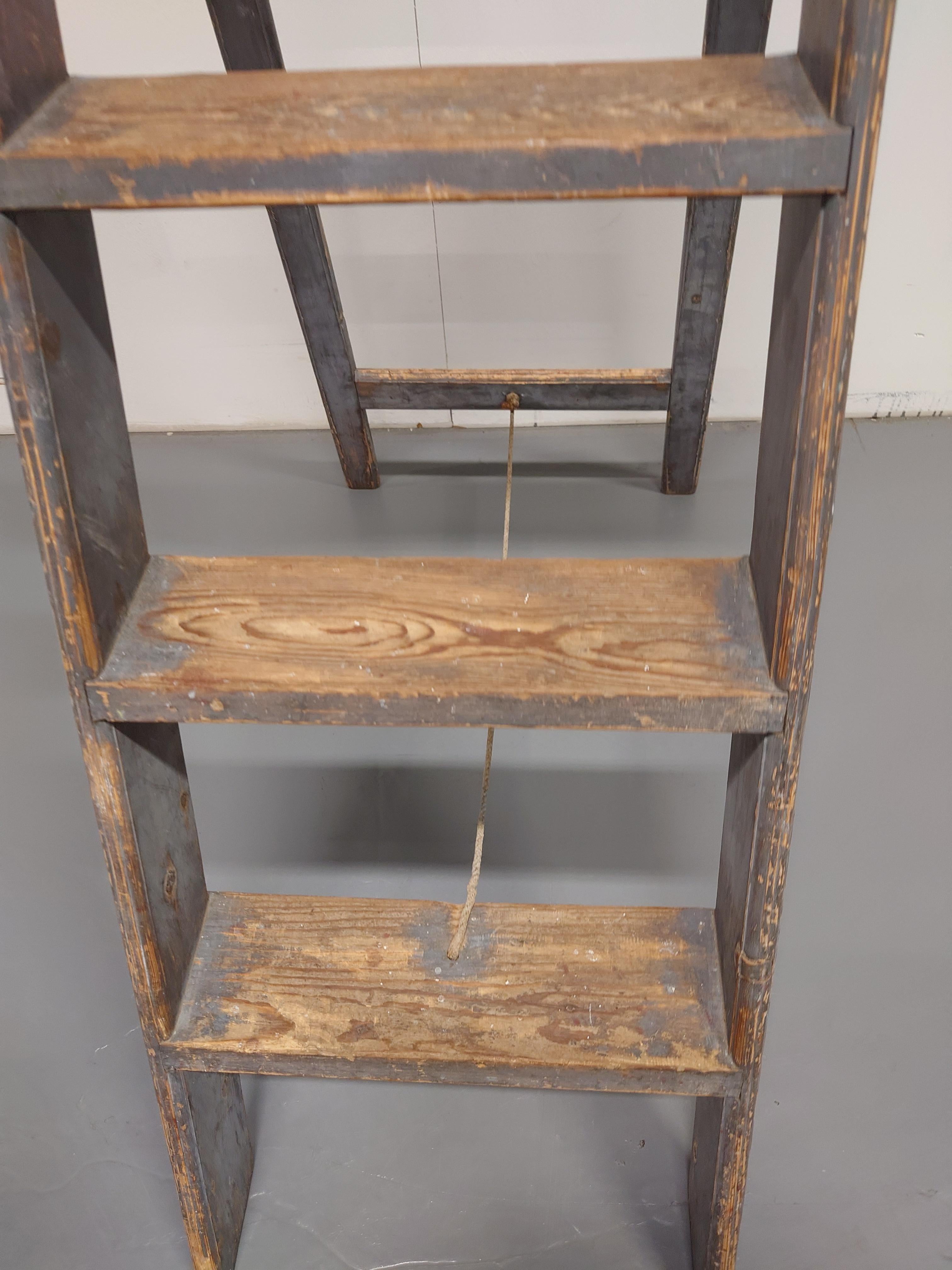 Swedish antique  Folk Art ladder with gray original paint For Sale 2