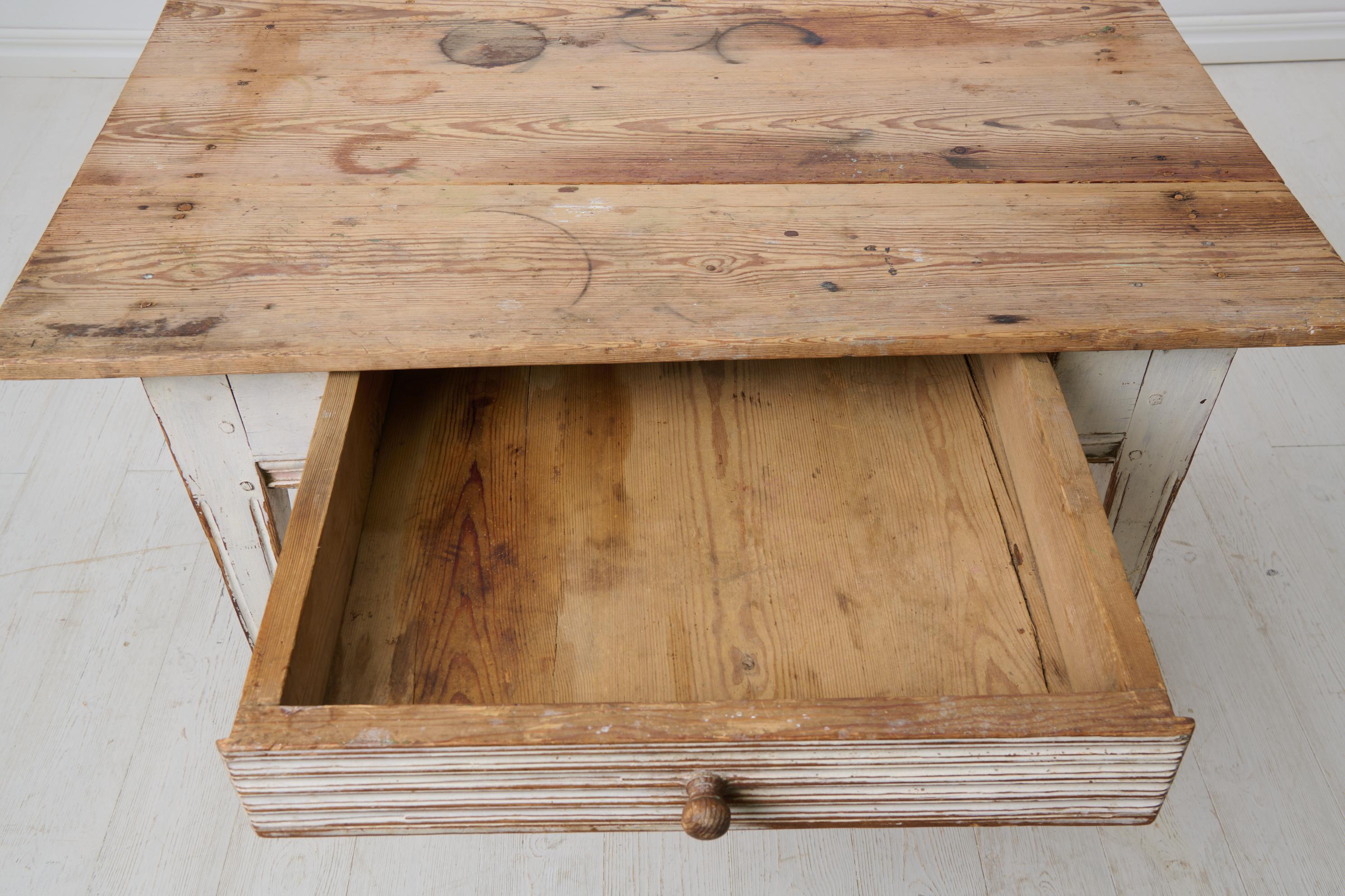 Table de campagne suédoise ancienne en état intact en vente 2