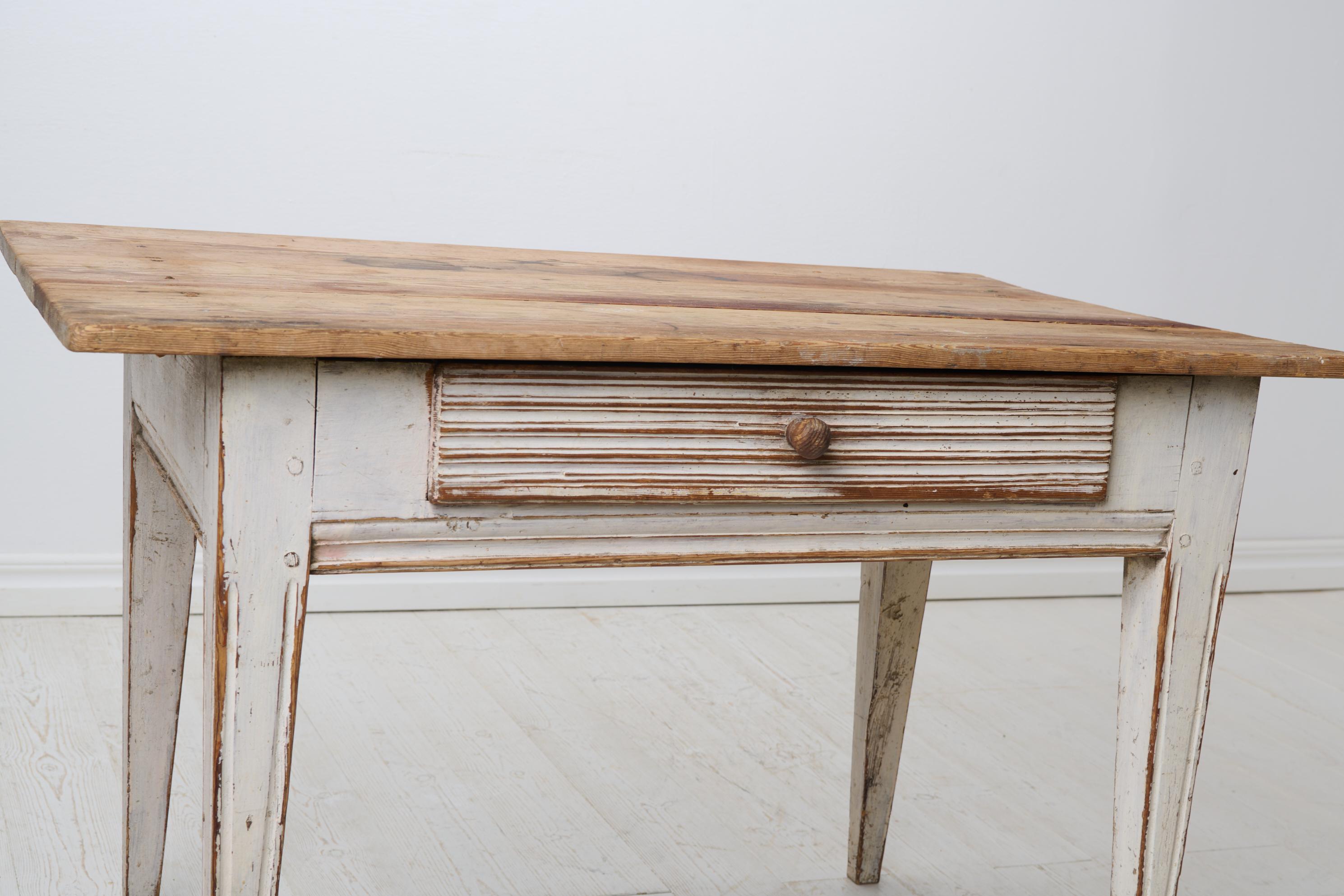 Table de campagne suédoise ancienne en état intact en vente 3