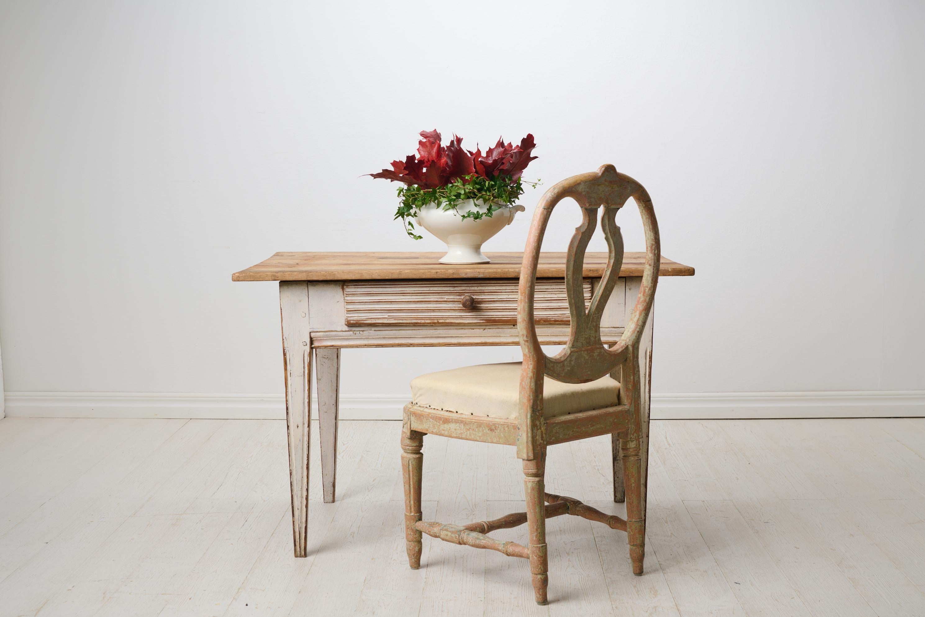 Suédois Table de campagne suédoise ancienne en état intact en vente