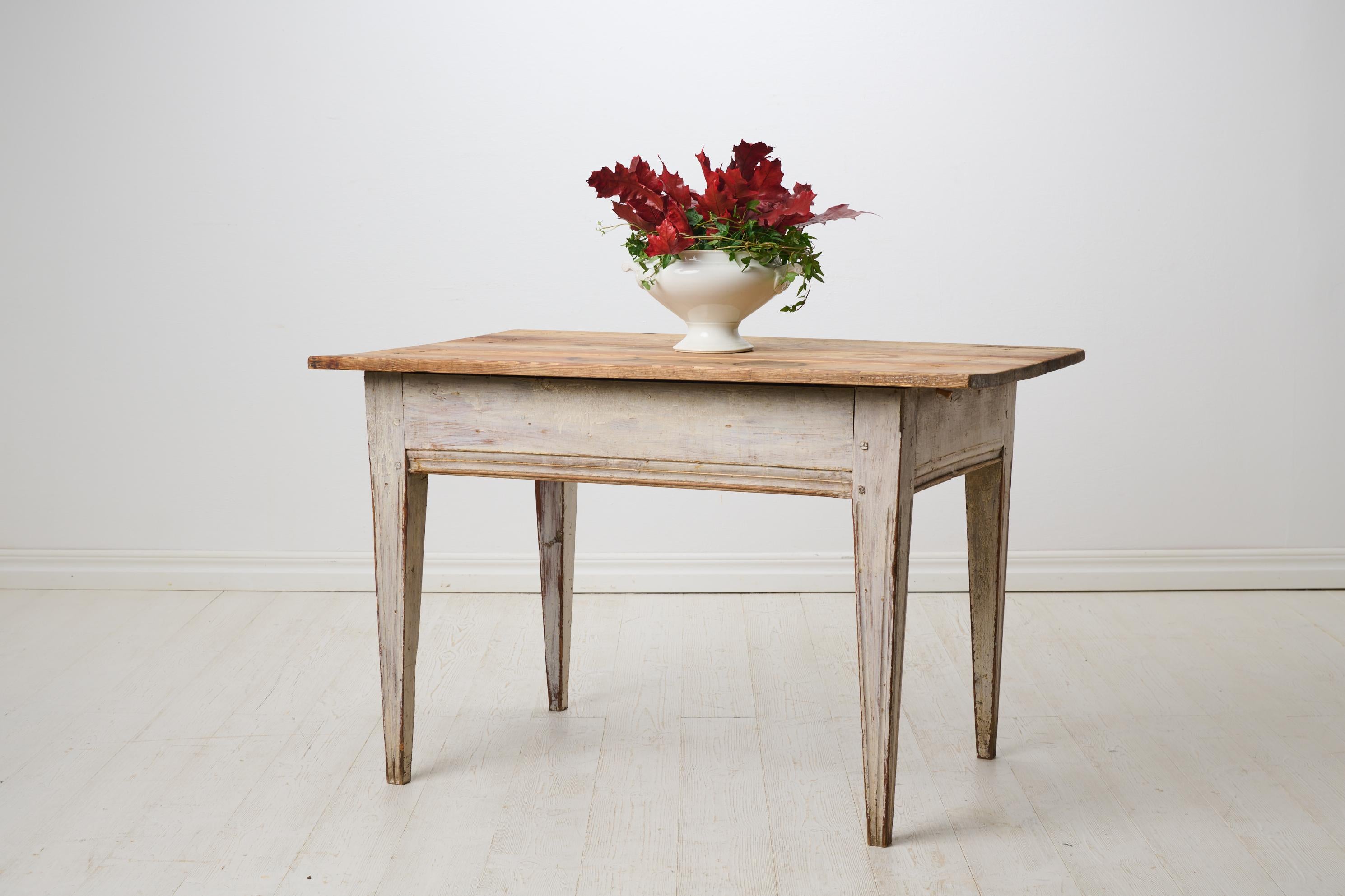 Pin Table de campagne suédoise ancienne en état intact en vente