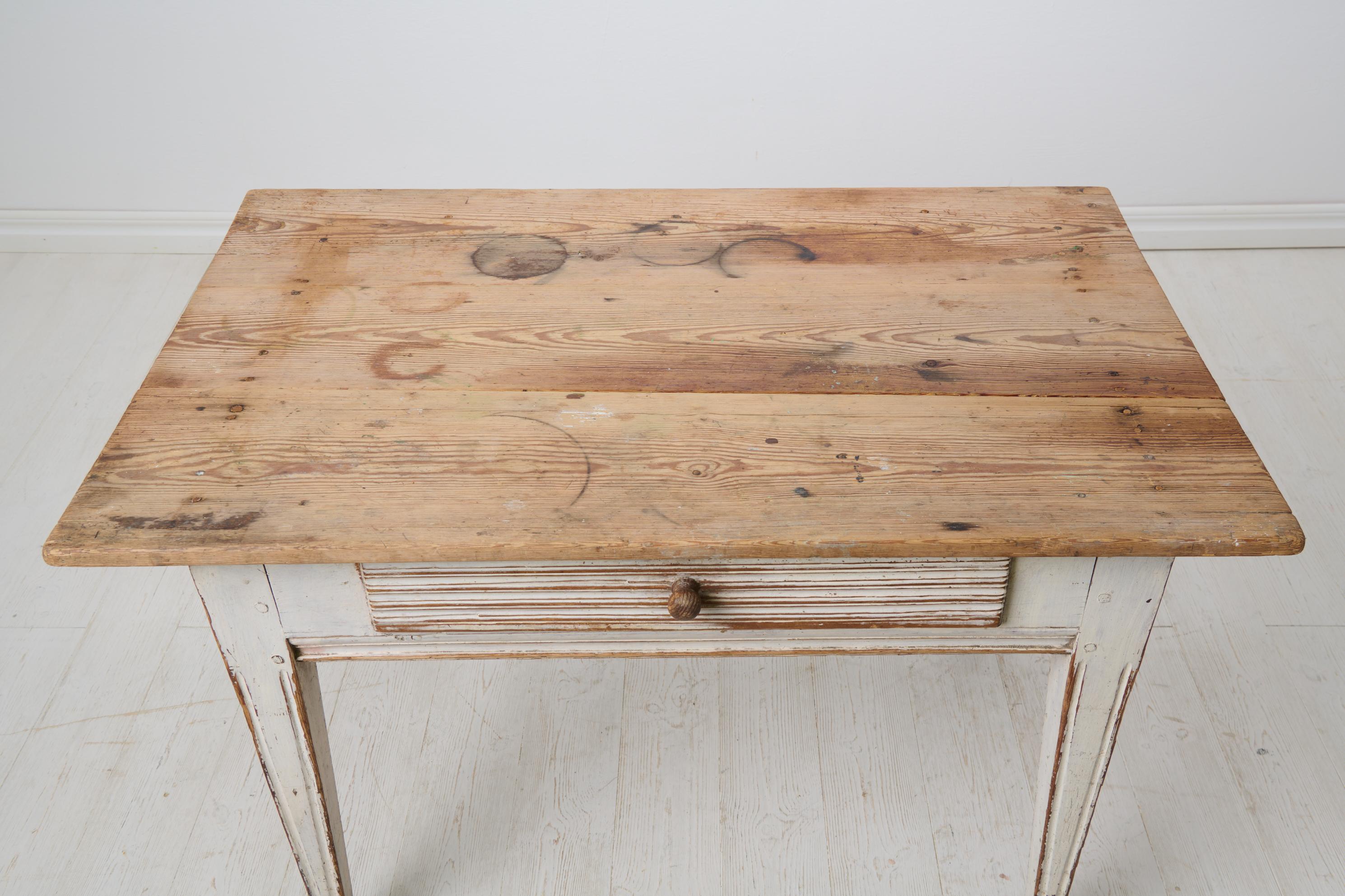 Table de campagne suédoise ancienne en état intact en vente 1