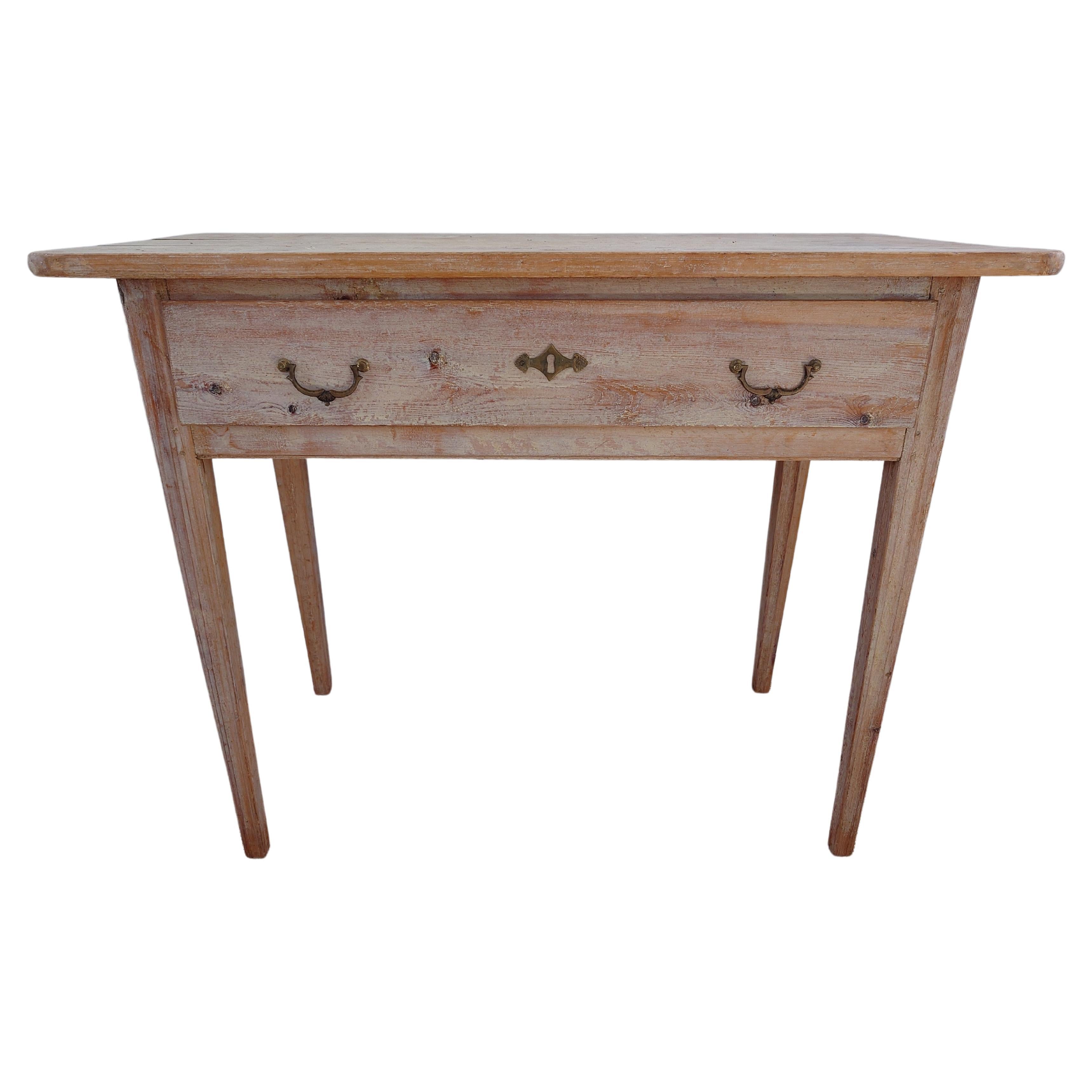 Antico tavolo svedese gustaviano con vernice originale