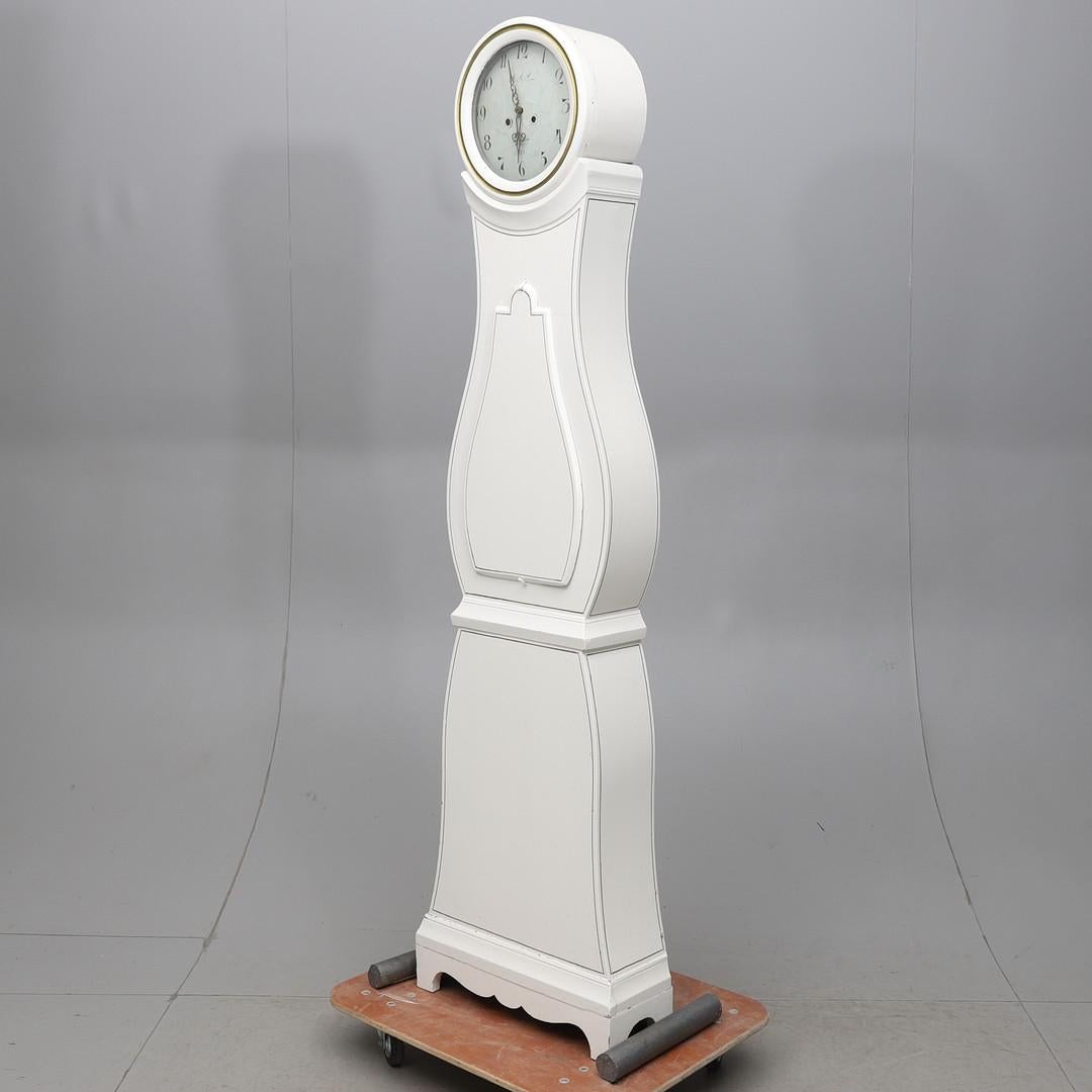 decorative early 1800s antique Swedish mora clock with simple detail on the hood in a white paint finish with a AAS numeral face.

Measures: 203cm.

This original 1800s mora clock has a nice face - the enamel is lifting in places and it has hd some