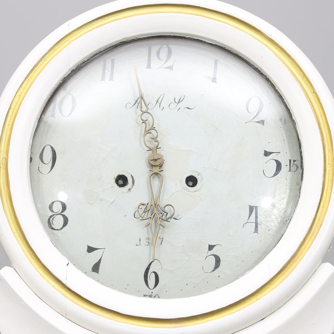 Swedish Antique Mora Clock White Early 1800s Carved Detail 203cm In Good Condition For Sale In LONDON, GB