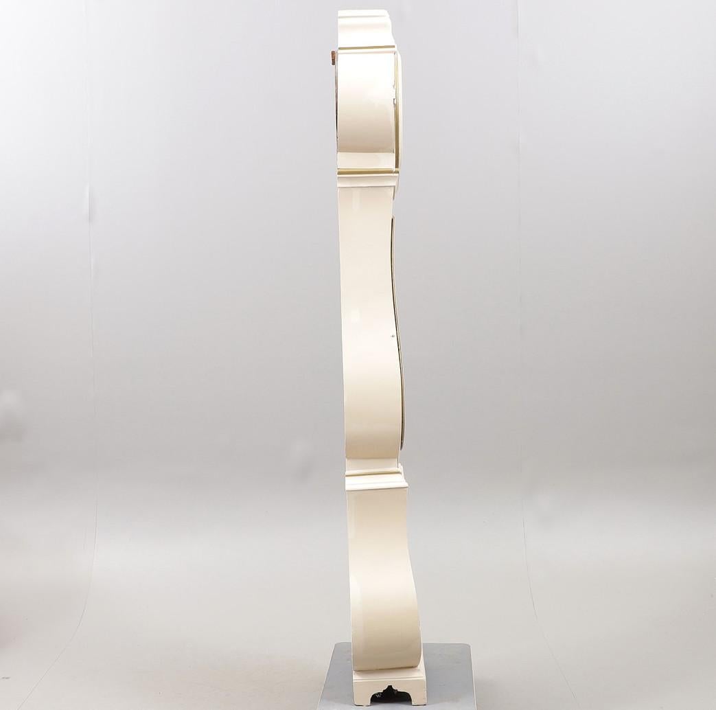 Gustavien Horloge Mora suédoise blanche du début des années 1800 Sven Sunesson Loushult en vente