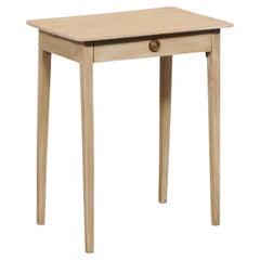 Tavolino svedese in legno dipinto antico con gambe snelle