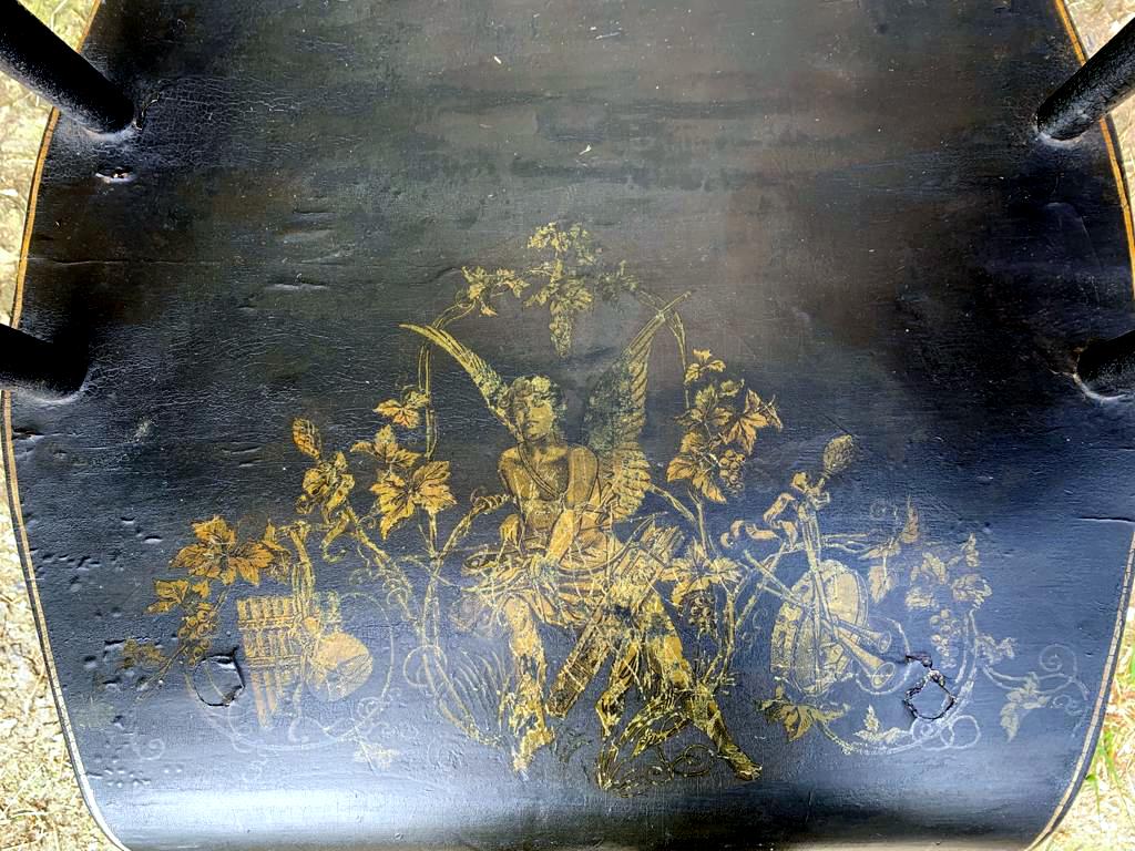 Rare Swedish antique rocking chair Gungstol with 6 legs from the 1800s. This is the Classic Swedish rocking chair and it is beautifully painted detailed and delicate angel motifs in gold on a black base. Quite incredible workmanship.

The chair is