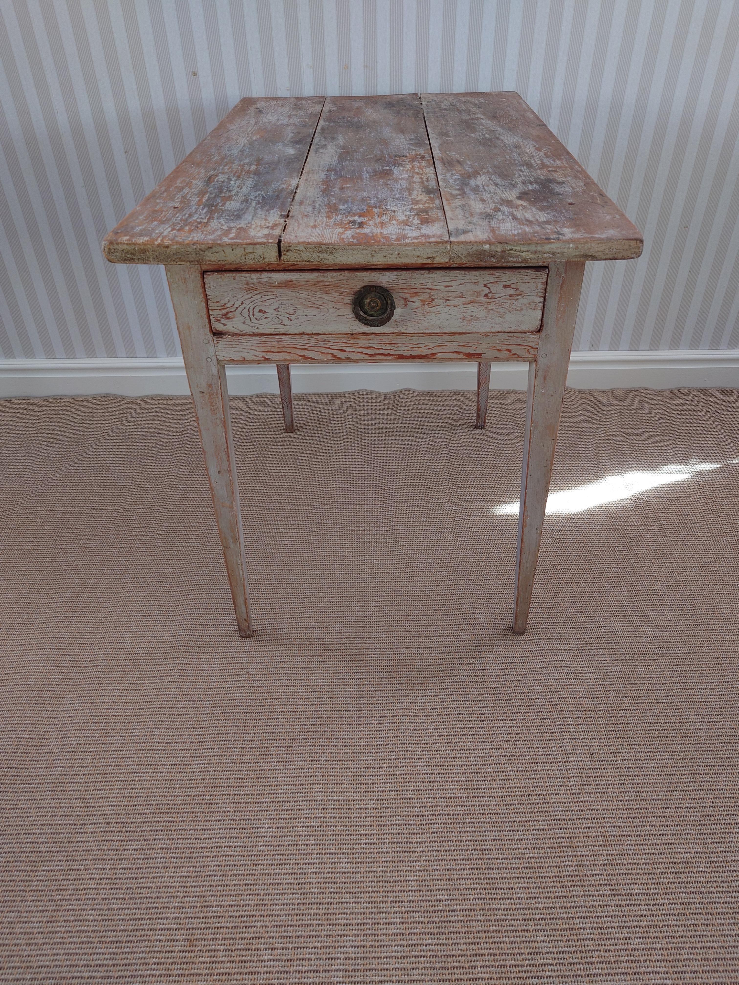 Antiquités suédoises  rustique authentique  Table gustavienne avec peinture d'origine en vente 5