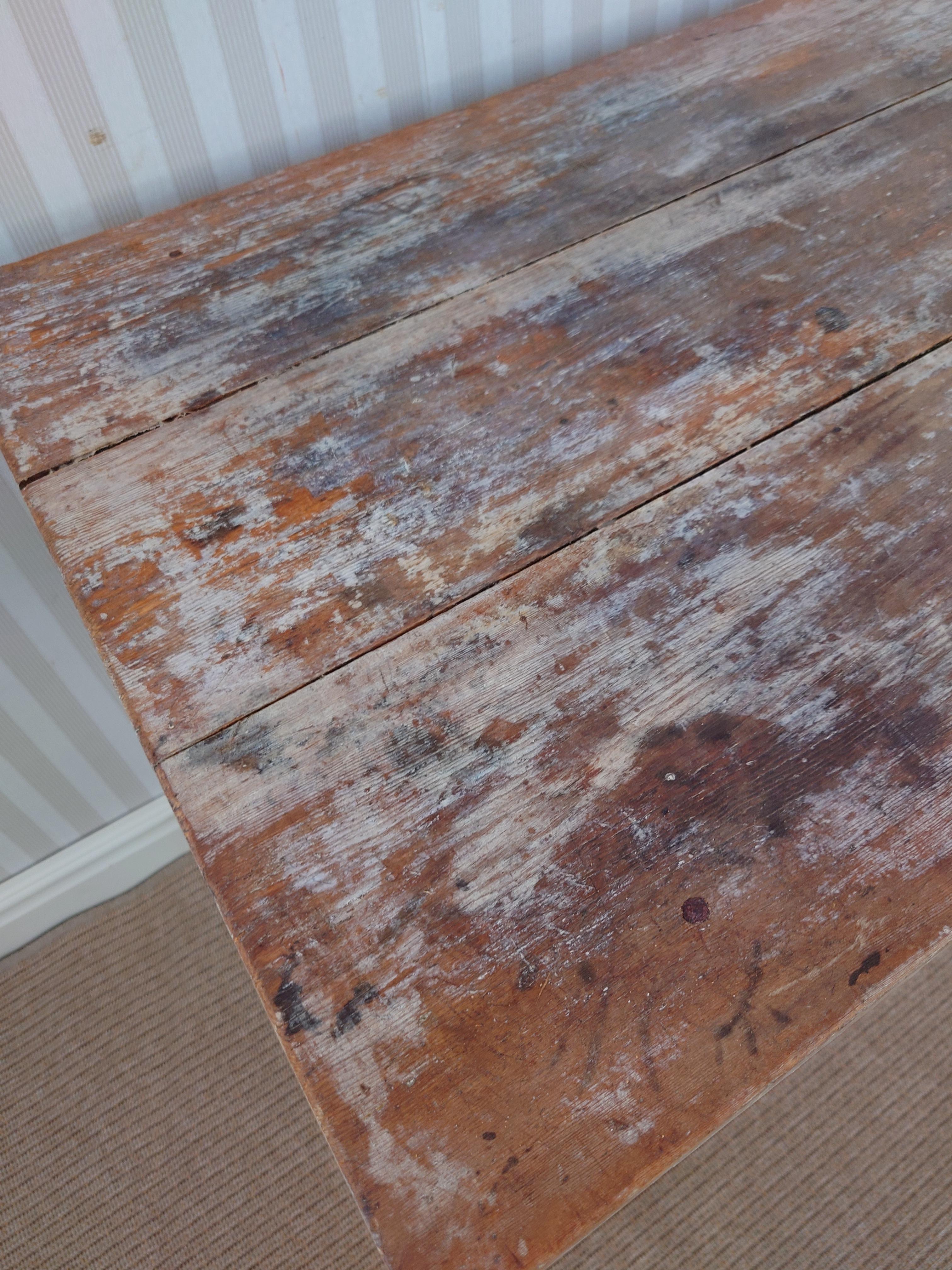 Swedish antique  rustic genuine  Gustavian Table with original paint In Good Condition For Sale In Boden, SE