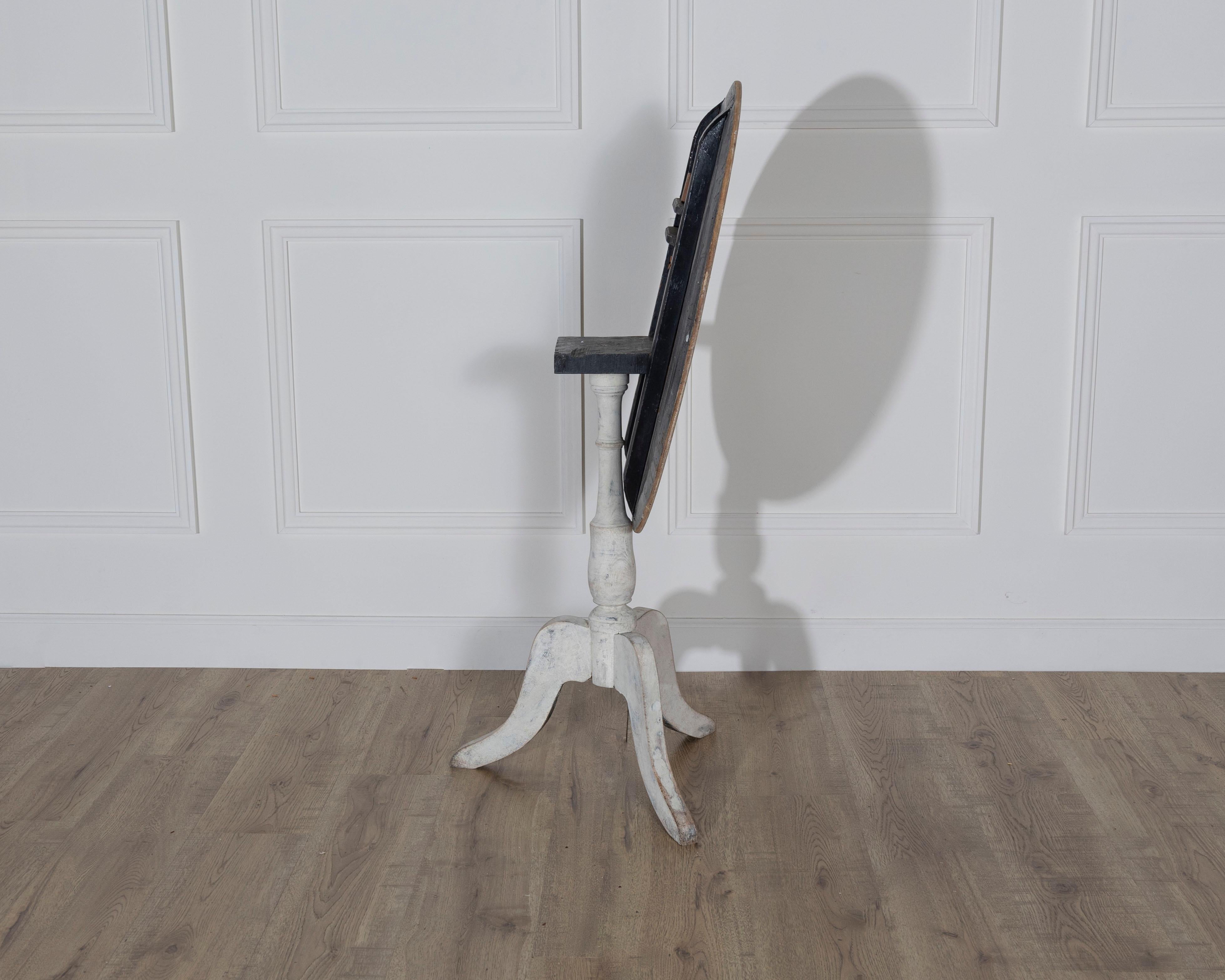Swedish Antique Tilt-Top Table in Original White Paint, Circa 1880 In Good Condition For Sale In Atlanta, GA