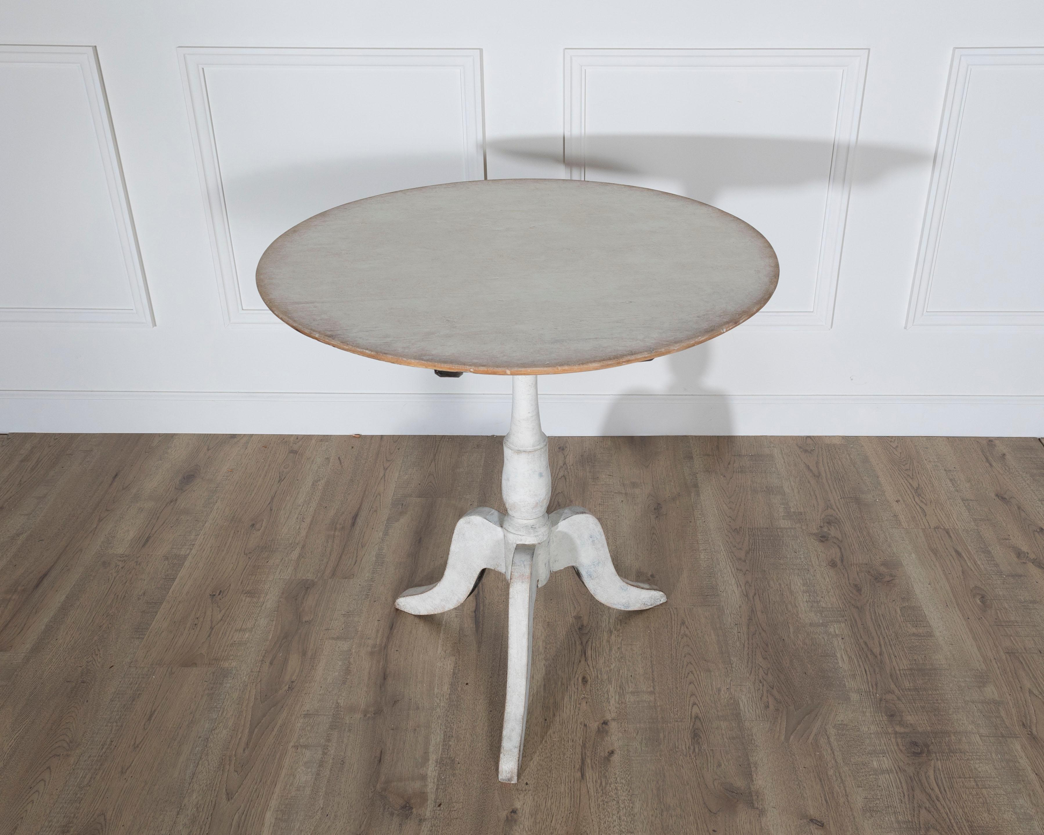 Swedish Antique Tilt-Top Table in Original White Paint, Circa 1880 For Sale 1